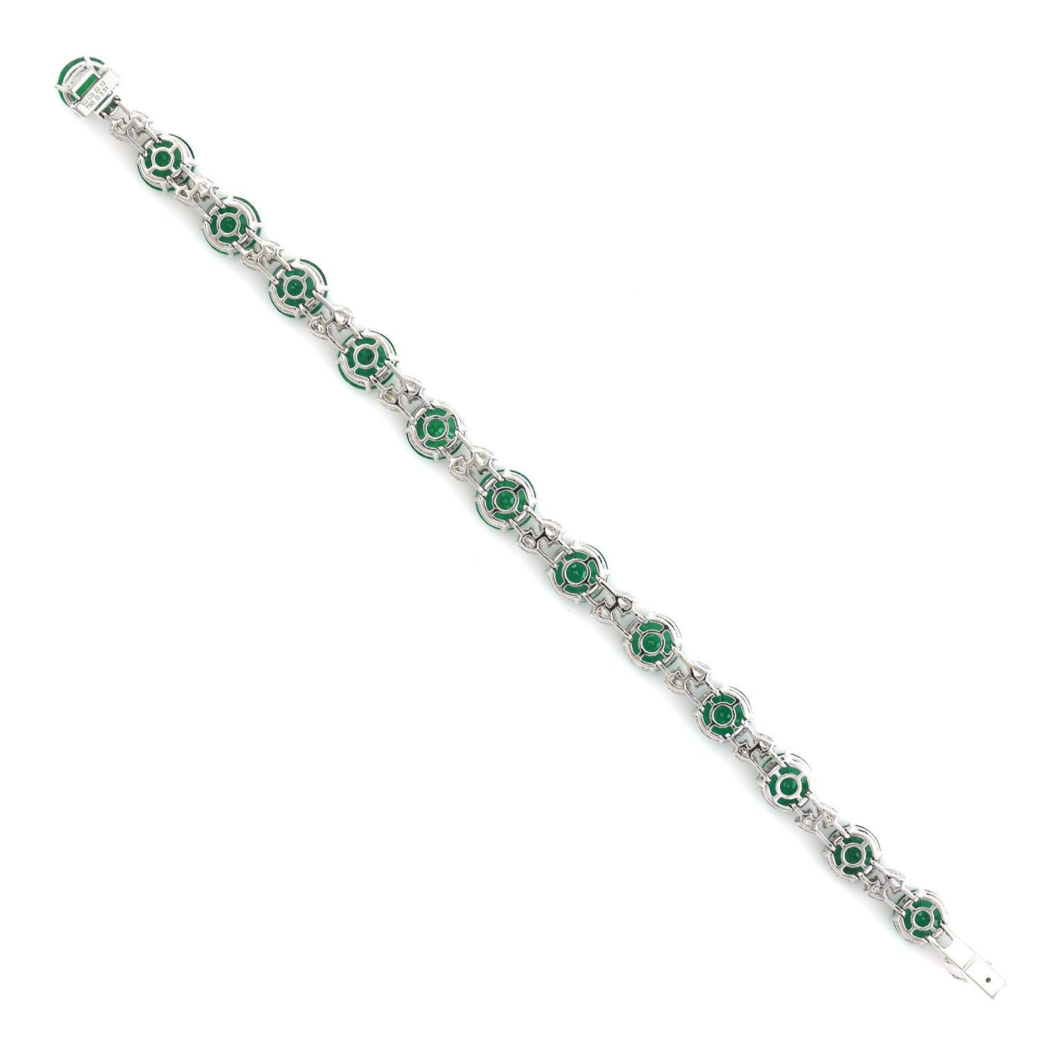 Taglio misto Bracciale con smeraldo rotondo e diamanti taglio pera in oro bianco 18 carati in vendita
