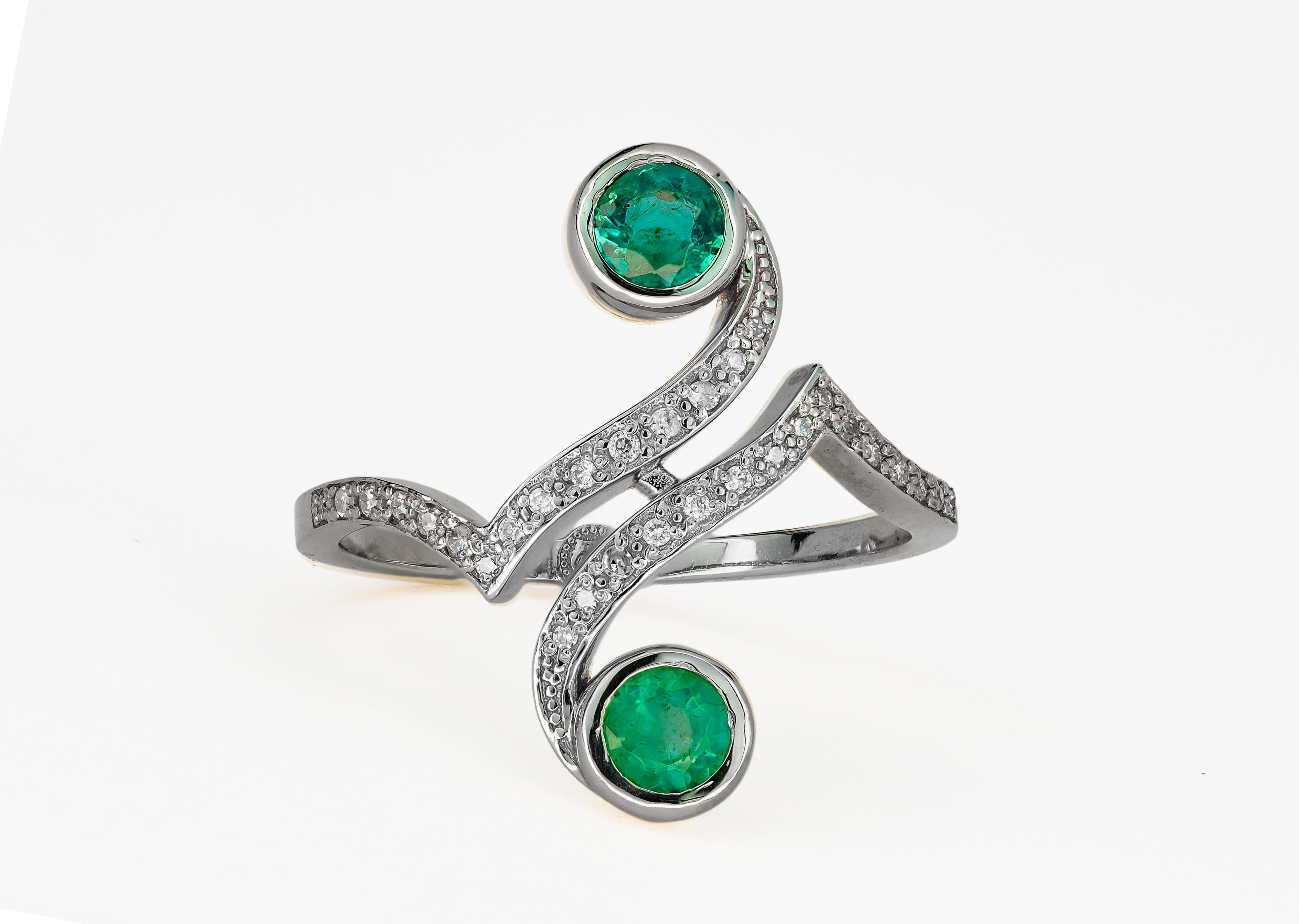 Round Cut Round Emerald Ring, in 14 Karat Gold, Vintage Style Emerald Ring, Emerald Ring