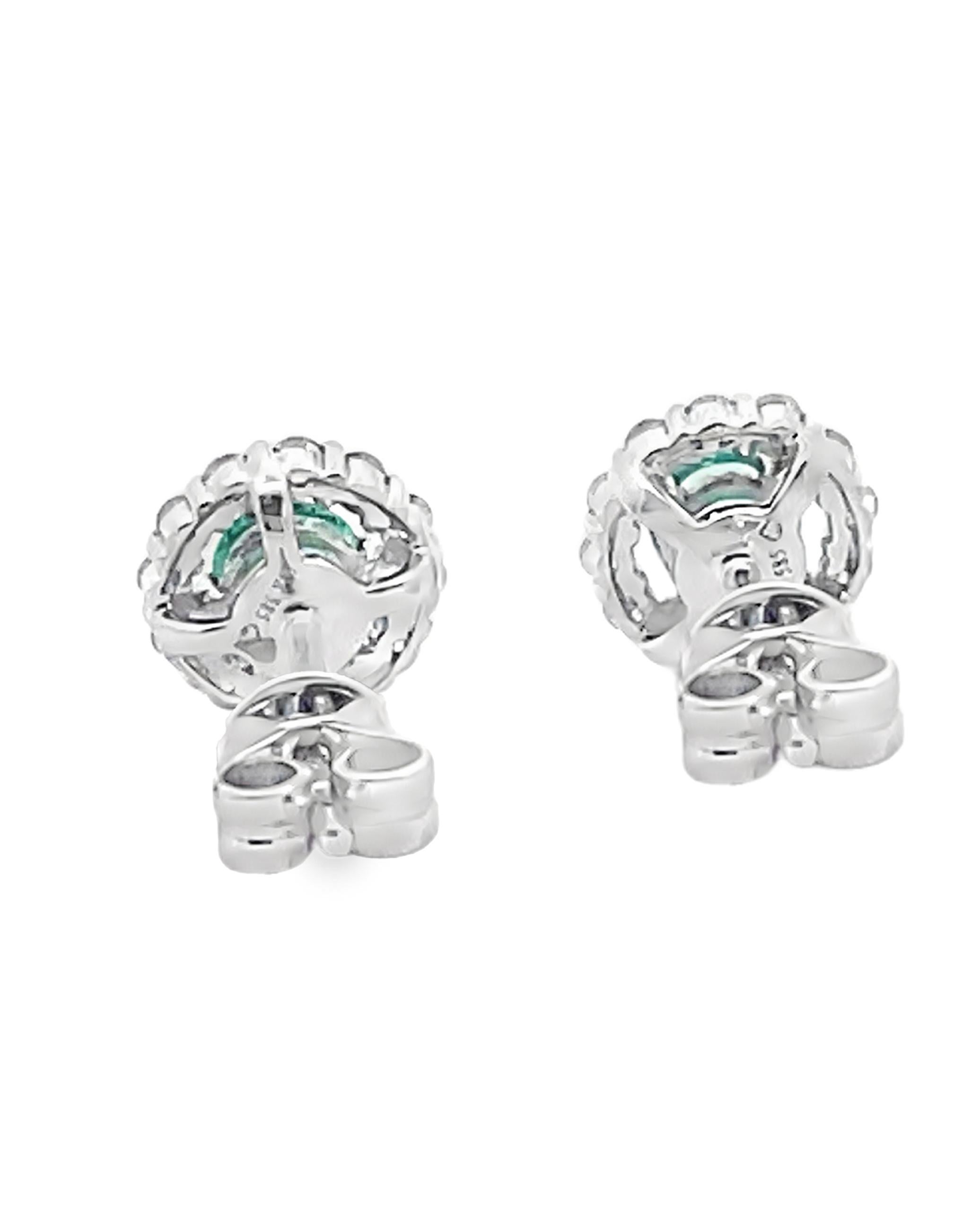 Contemporary Round Emerald Stud Earrings with Halo Diamonds and Pushbacks For Sale