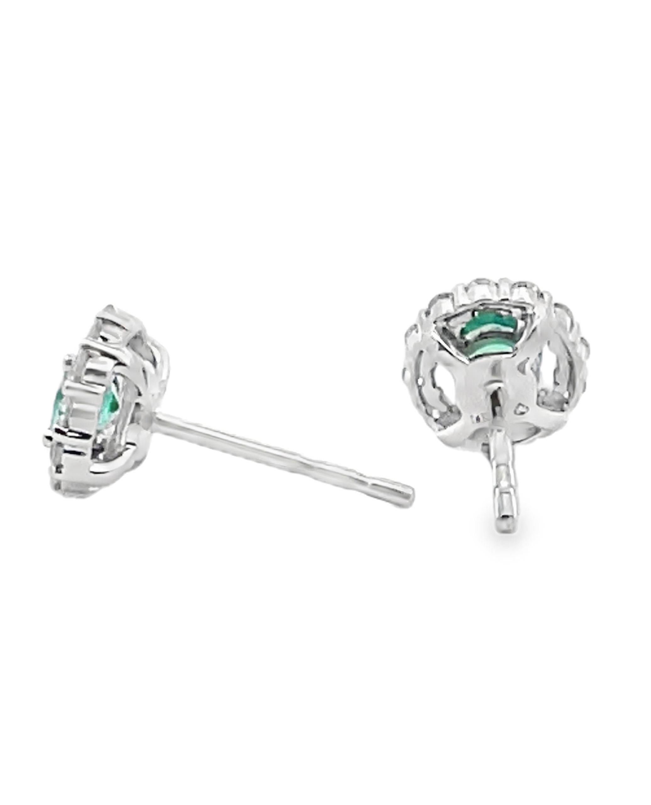 Round Emerald Stud Earrings with Halo Diamonds and Pushbacks In New Condition For Sale In Old Tappan, NJ