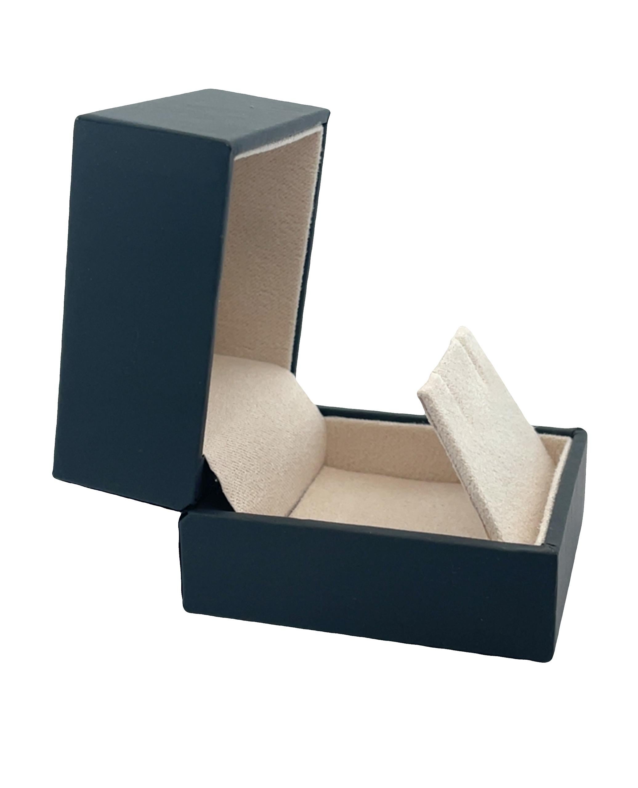 Runde Smaragd-Ohrstecker mit Halo-Diamanten und Pushbacks Damen im Angebot