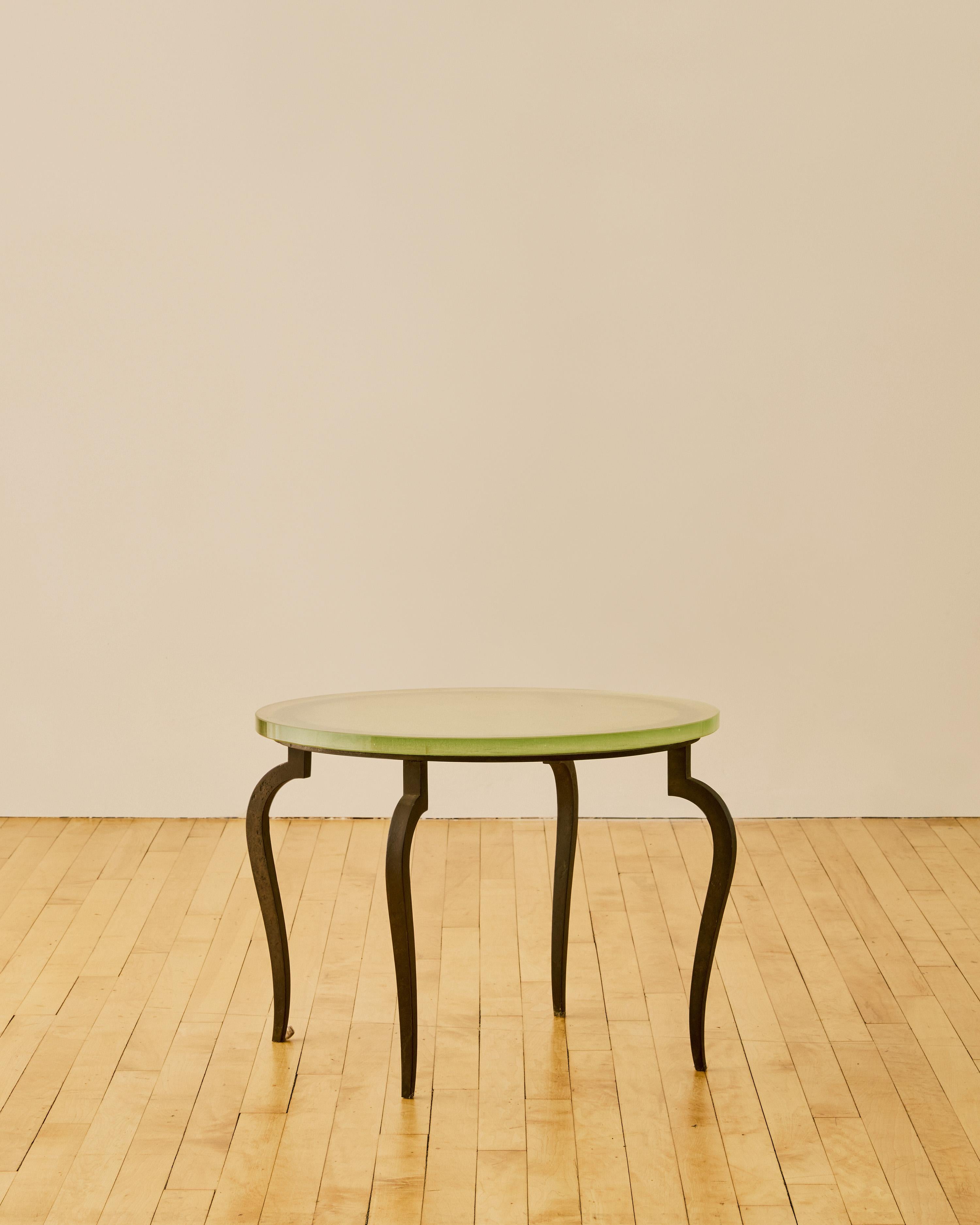 Round End Table With Textured Glass Top by Saint Gobain c. 1960 (Französisch) im Angebot
