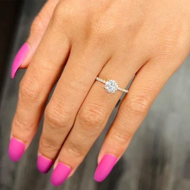 For Sale:  Round Brilliant Solitaire 18K Gold Engagement Ring 2