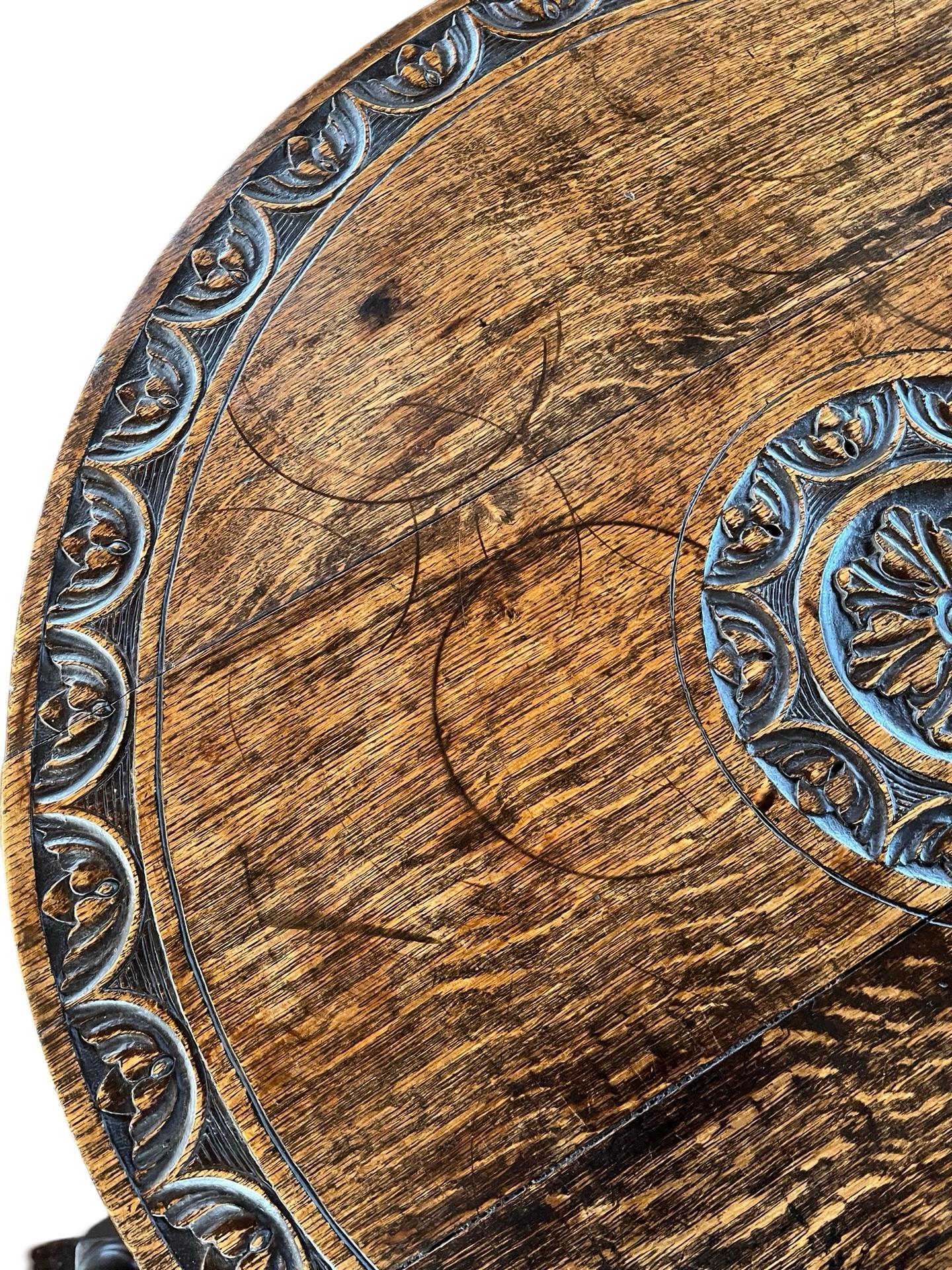 Georgian Round English Carved Oak Side Table With Flip Top, 19th Century For Sale