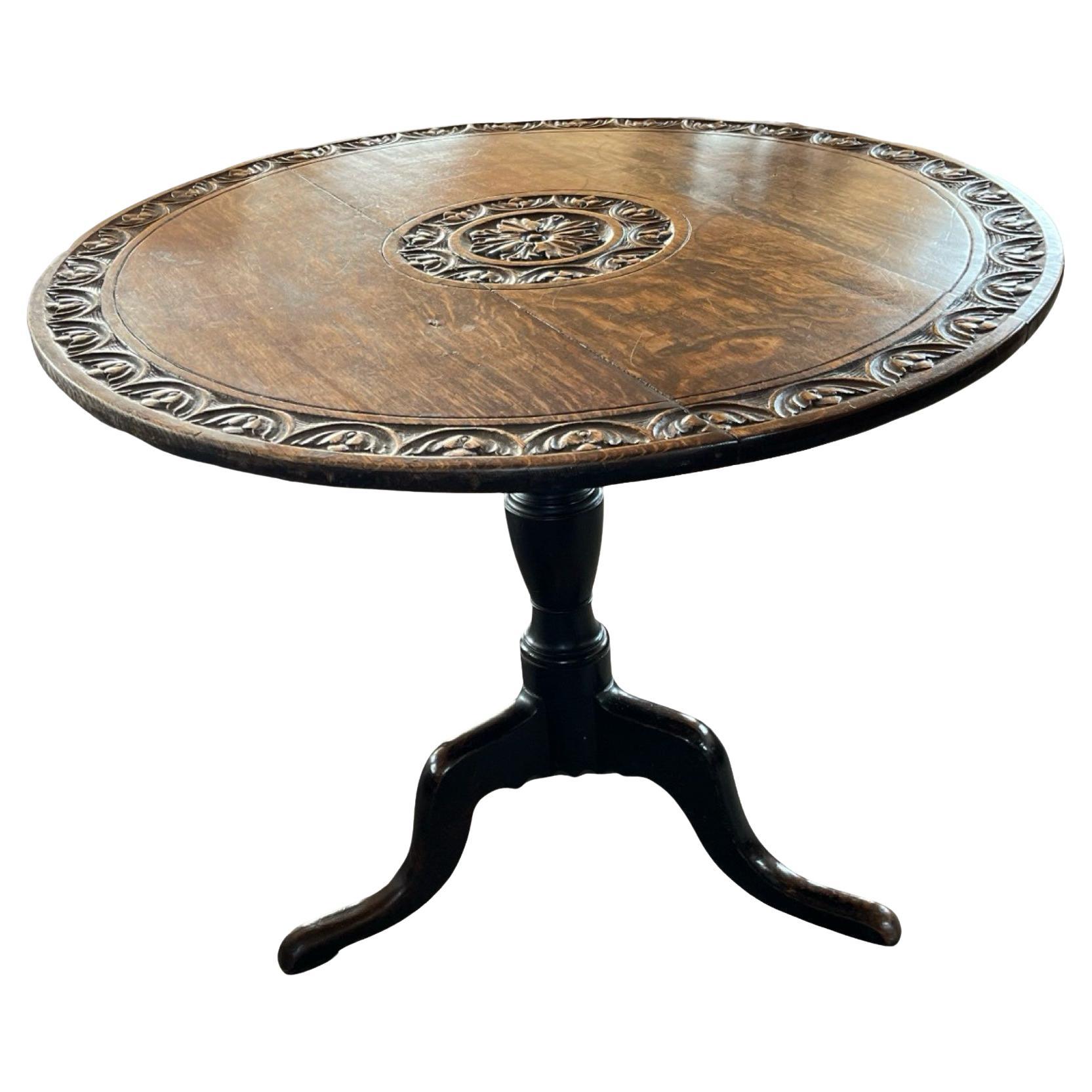Table d'appoint ronde en chêne sculpté anglais avec plateau rabattable, 19ème siècle