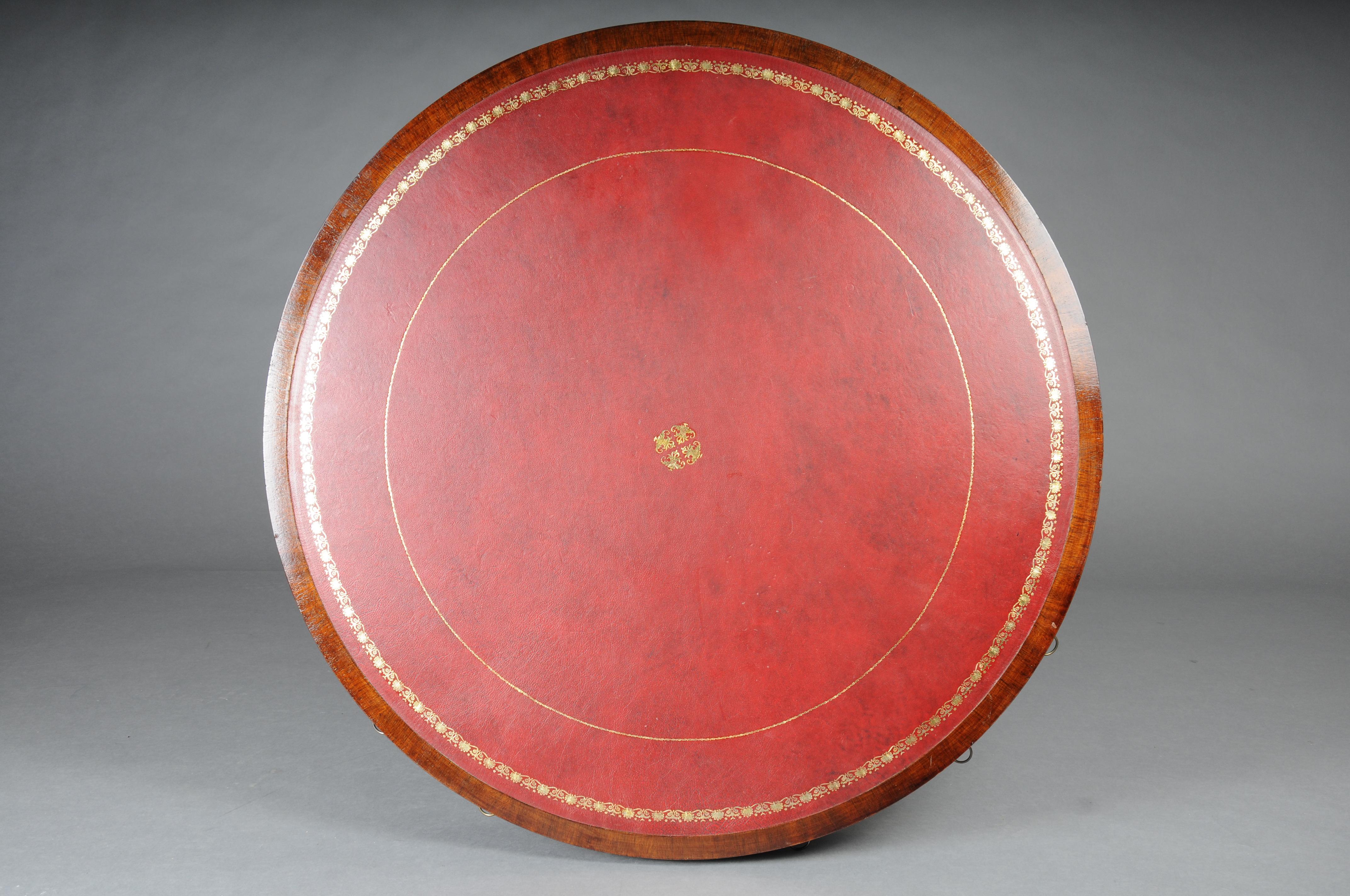 Round English coffee table Chesterfield table, around 1890, bordeaux For Sale 4