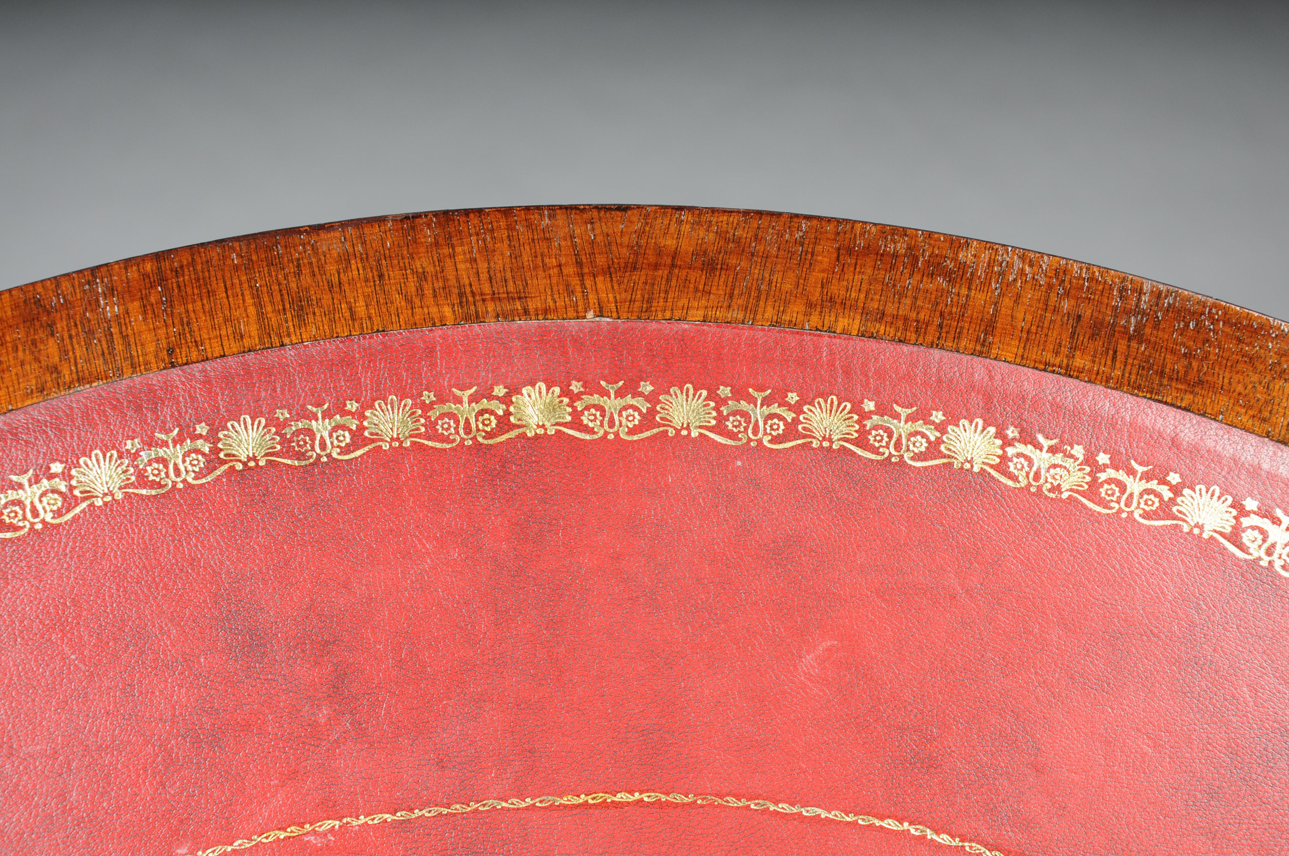 Round English coffee table Chesterfield table, around 1890, bordeaux For Sale 6