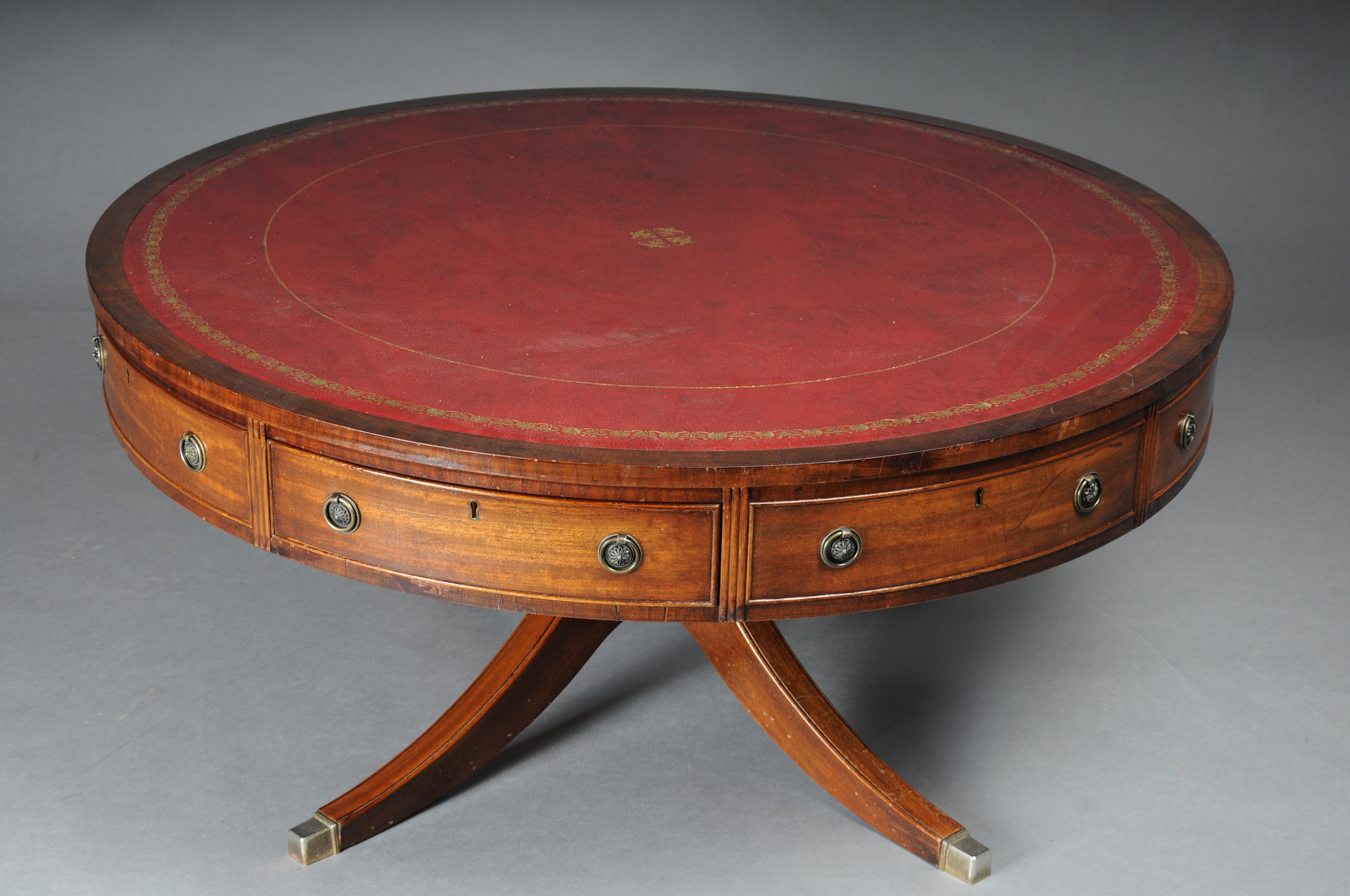 Round English coffee table Chesterfield table, around 1890, bordeaux In Good Condition For Sale In Berlin, DE