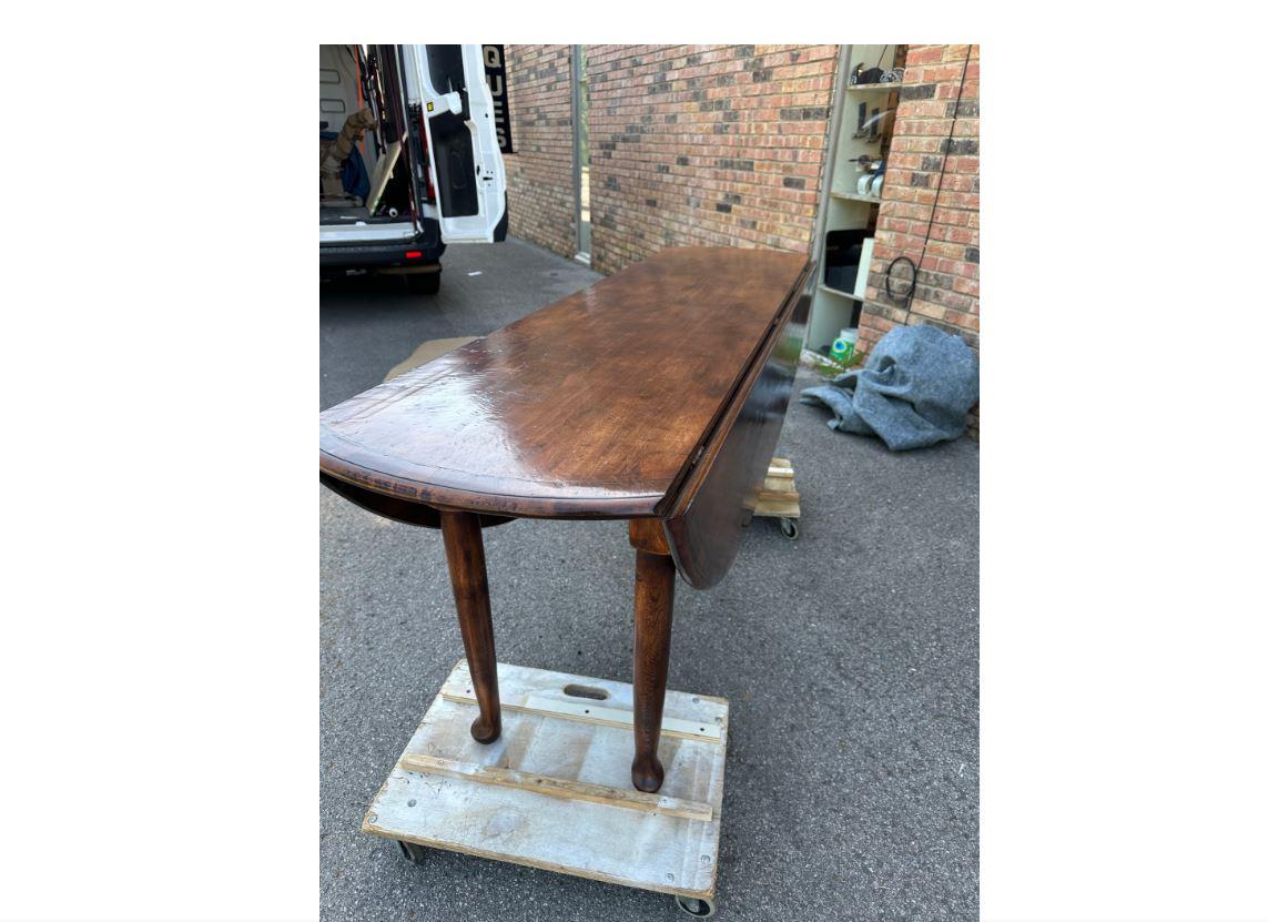 Oval English Dining Table In Excellent Condition For Sale In Nashville, TN