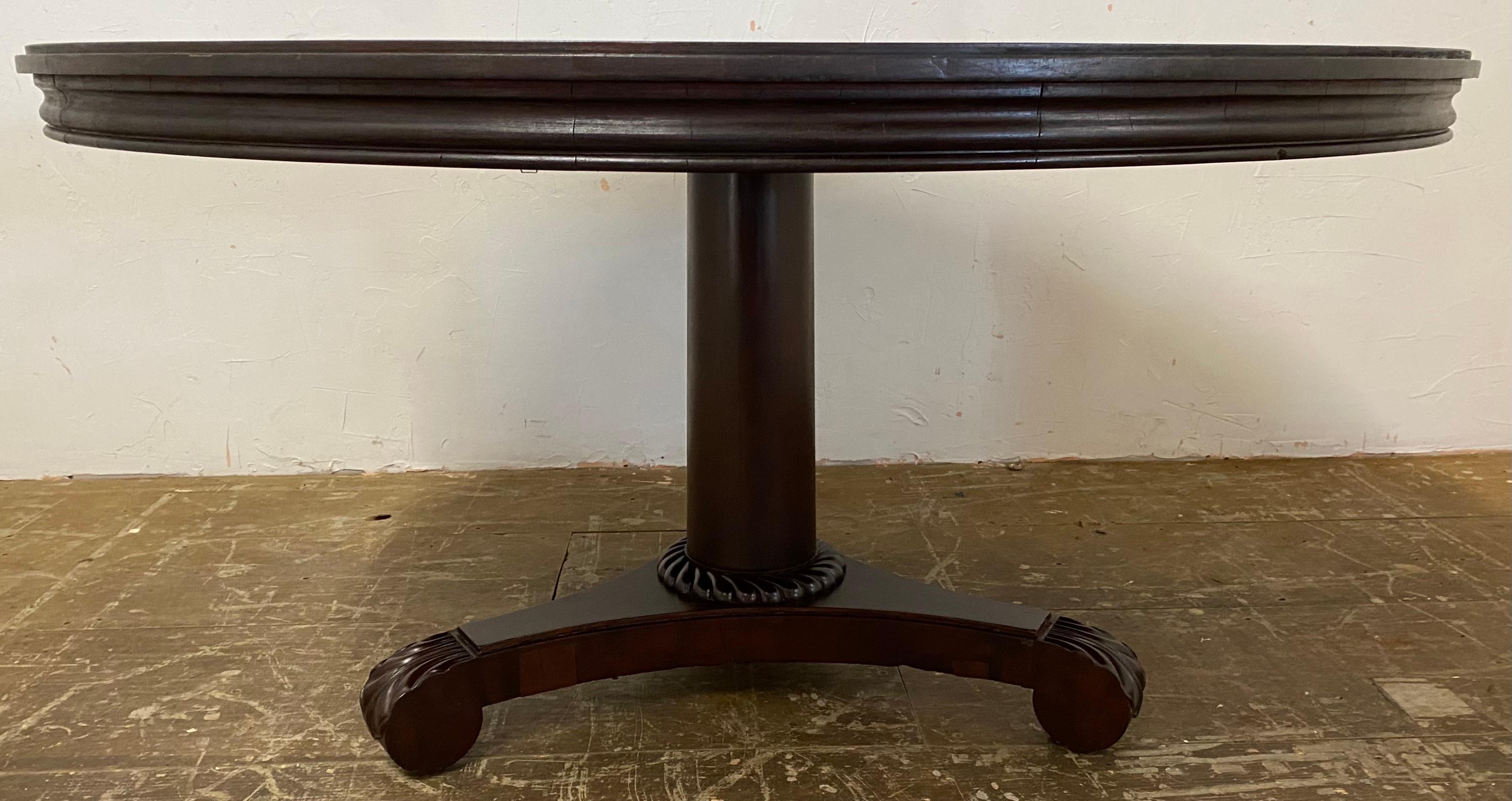 Round English Regency Pedestal Dining or Center Table In Good Condition In Sheffield, MA