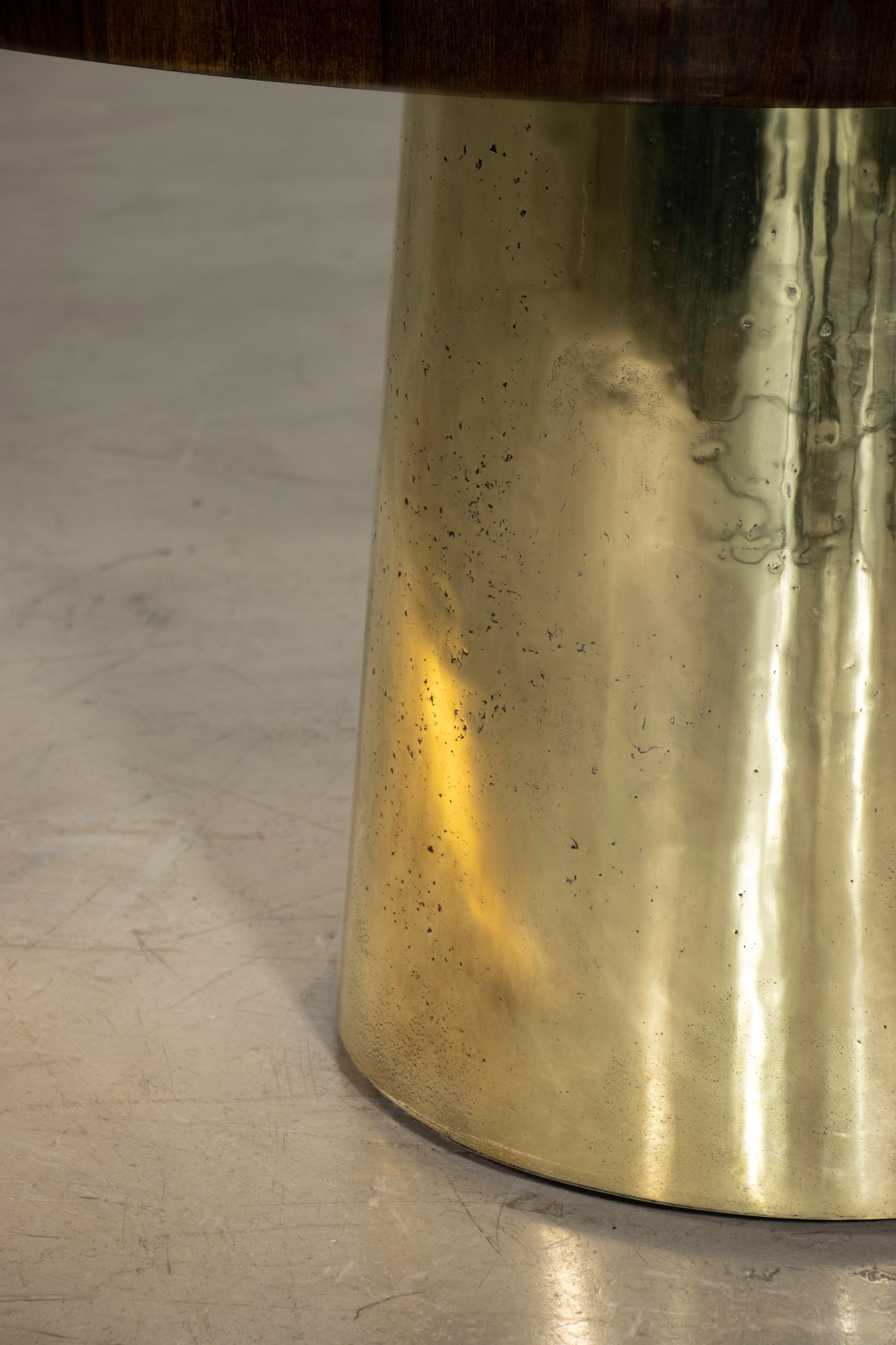 Runder Esstisch aus exotischem Holzgussbronze-Sockel von Costantini, Benino im Zustand „Neu“ im Angebot in New York, NY