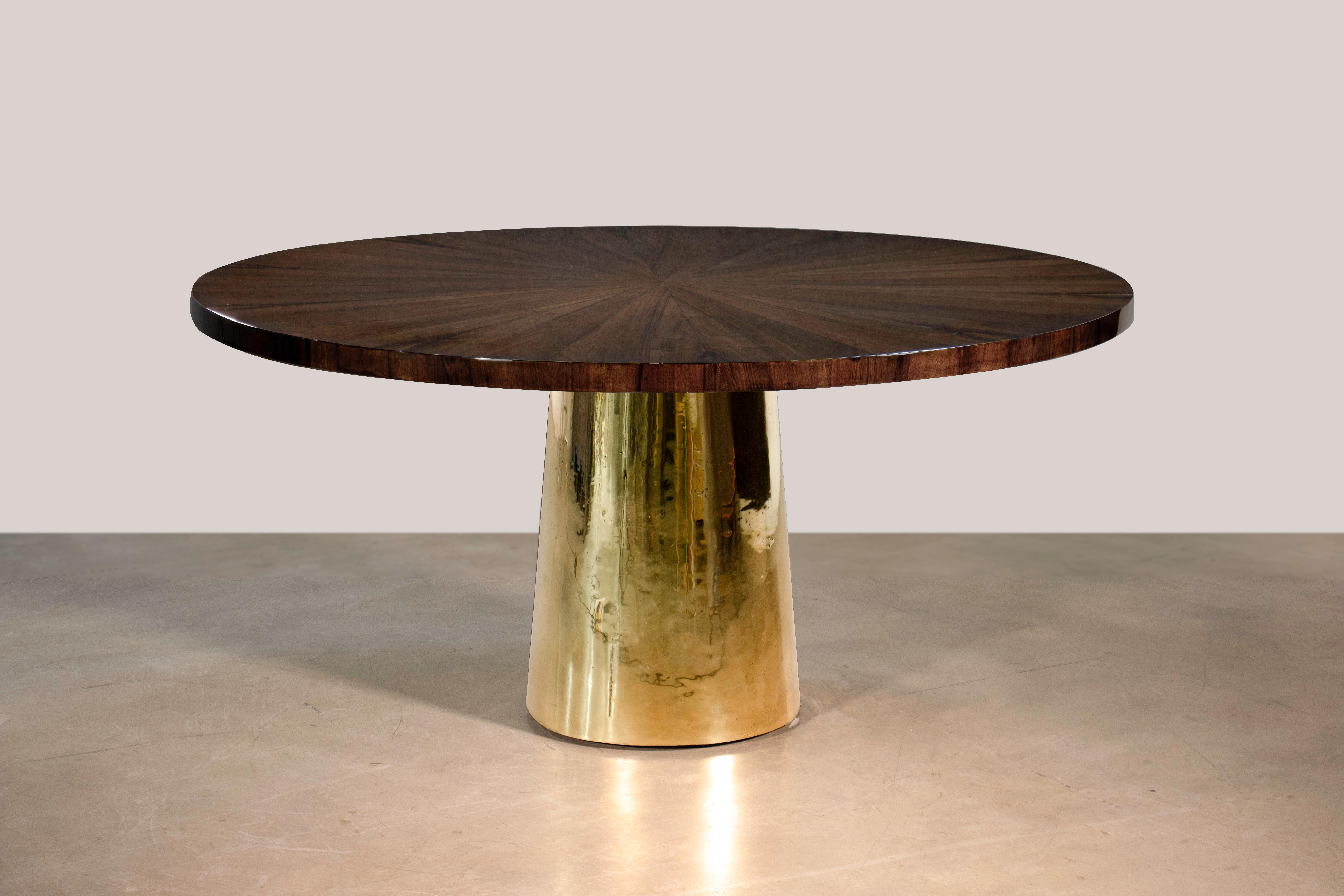 Runder Benino Esstisch mit Bronzeguss-Sockel aus exotischem Holz von Costantini Design 

60