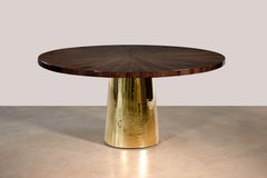 Table de salle à manger ronde à piédestal en bois exotique moulé en bronze par Costantini, Benino