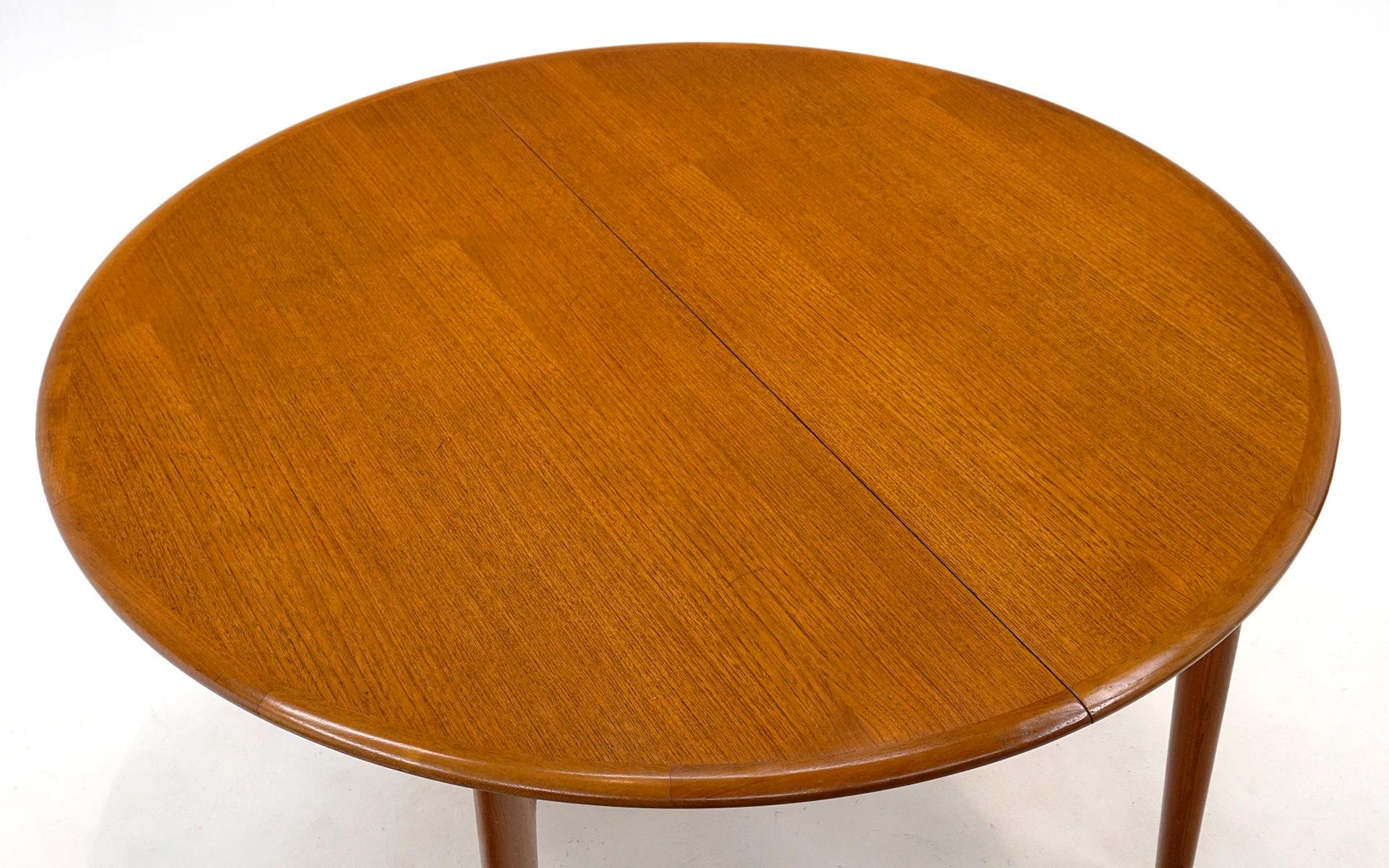 Round Expandable Danish Modern Teak Dining Table with Two Leaves, 1962, Original 5