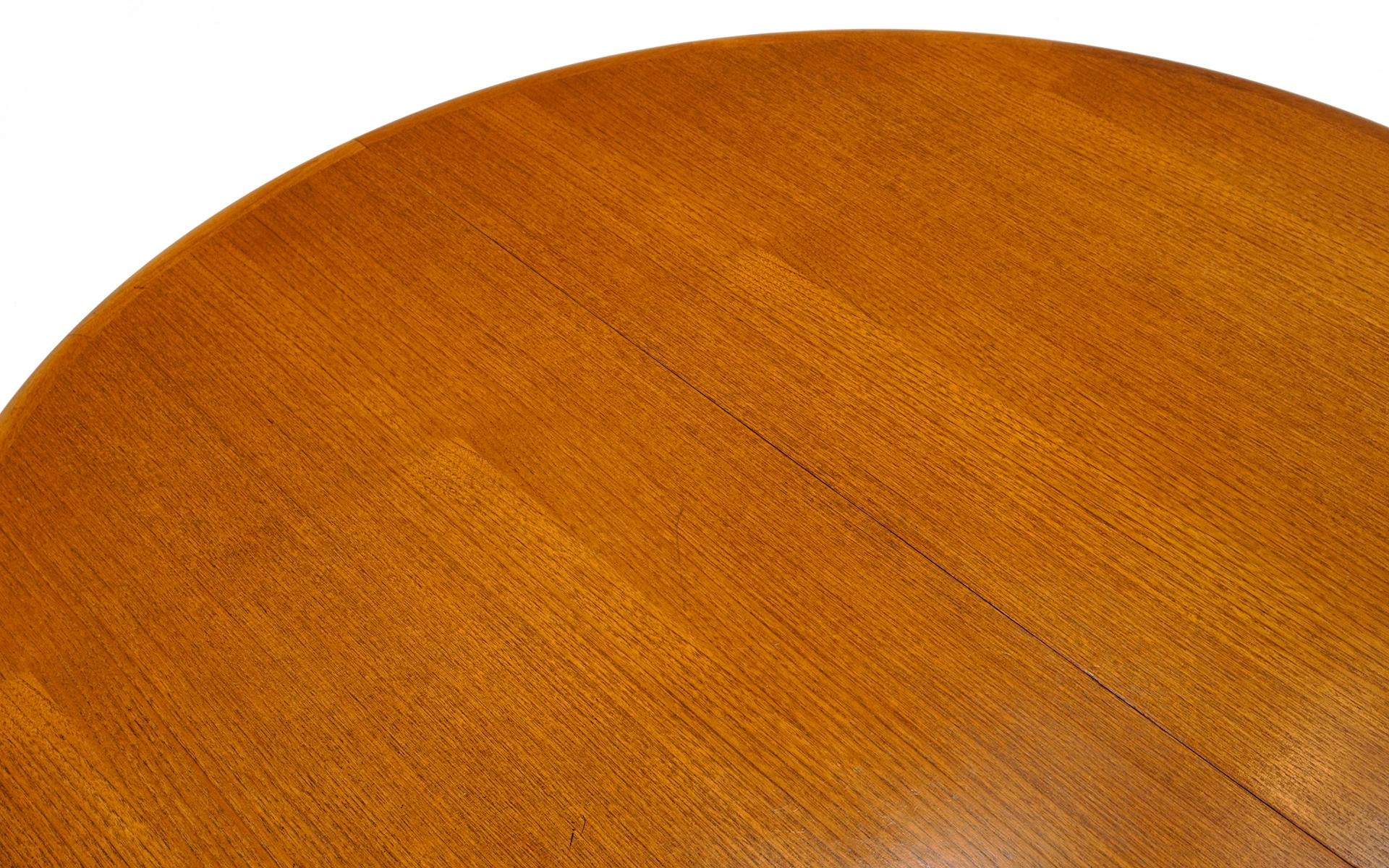 Round Expandable Danish Modern Teak Dining Table with Two Leaves, 1962, Original 6