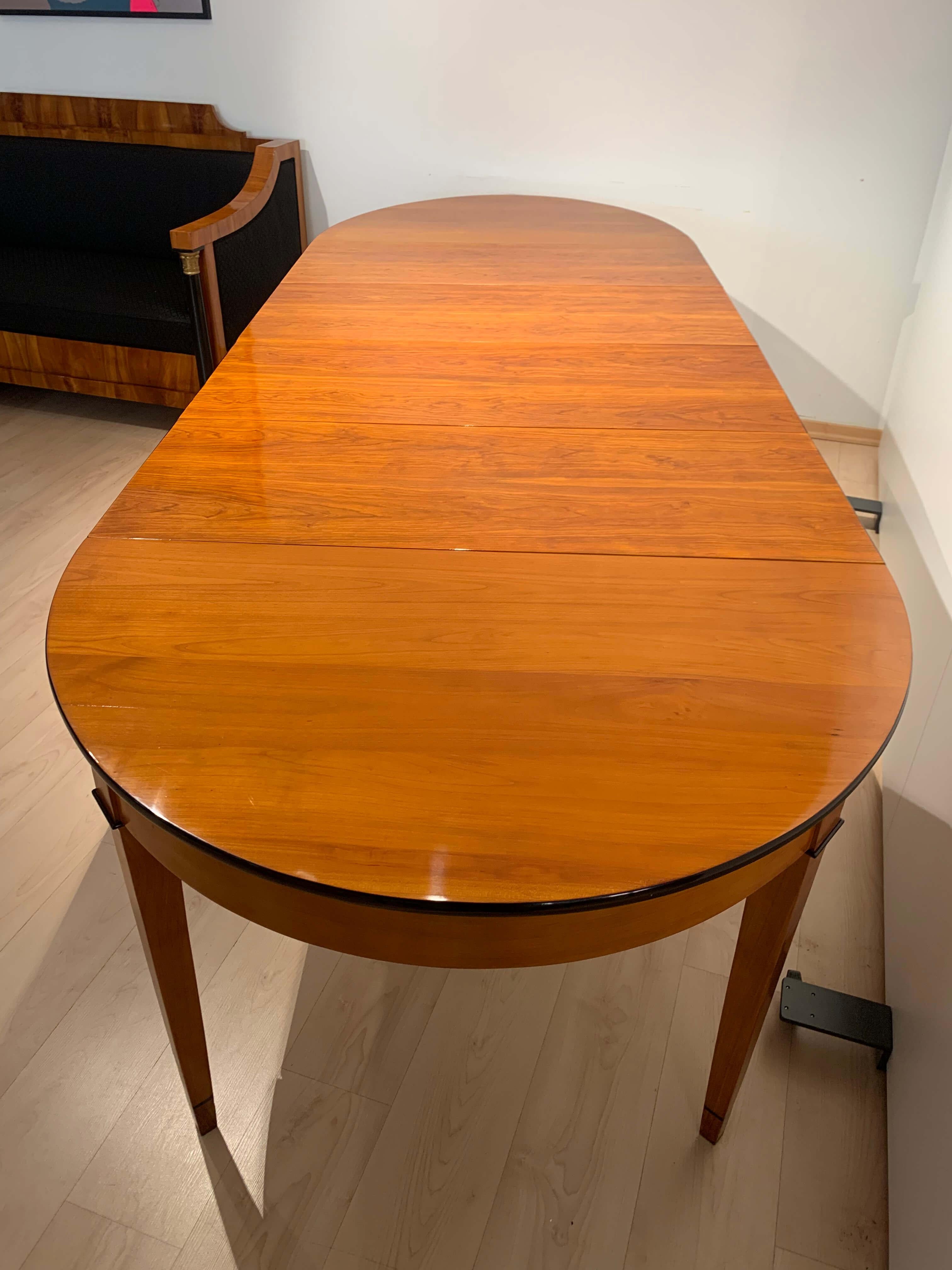 Round Expandable Dining Table, Cherry Wood, France, Paris circa 1880 5