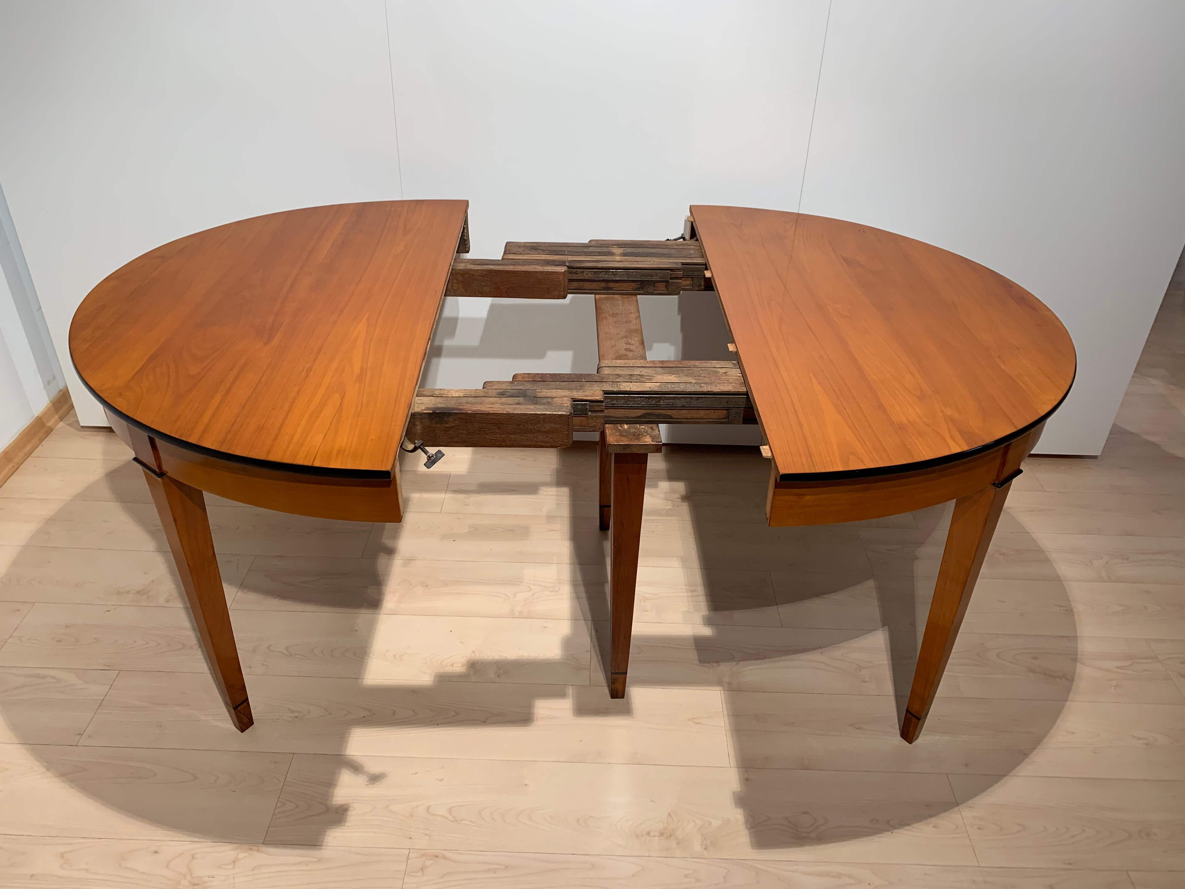 Round Expandable Dining Table, Cherry Wood, France, Paris circa 1880 9