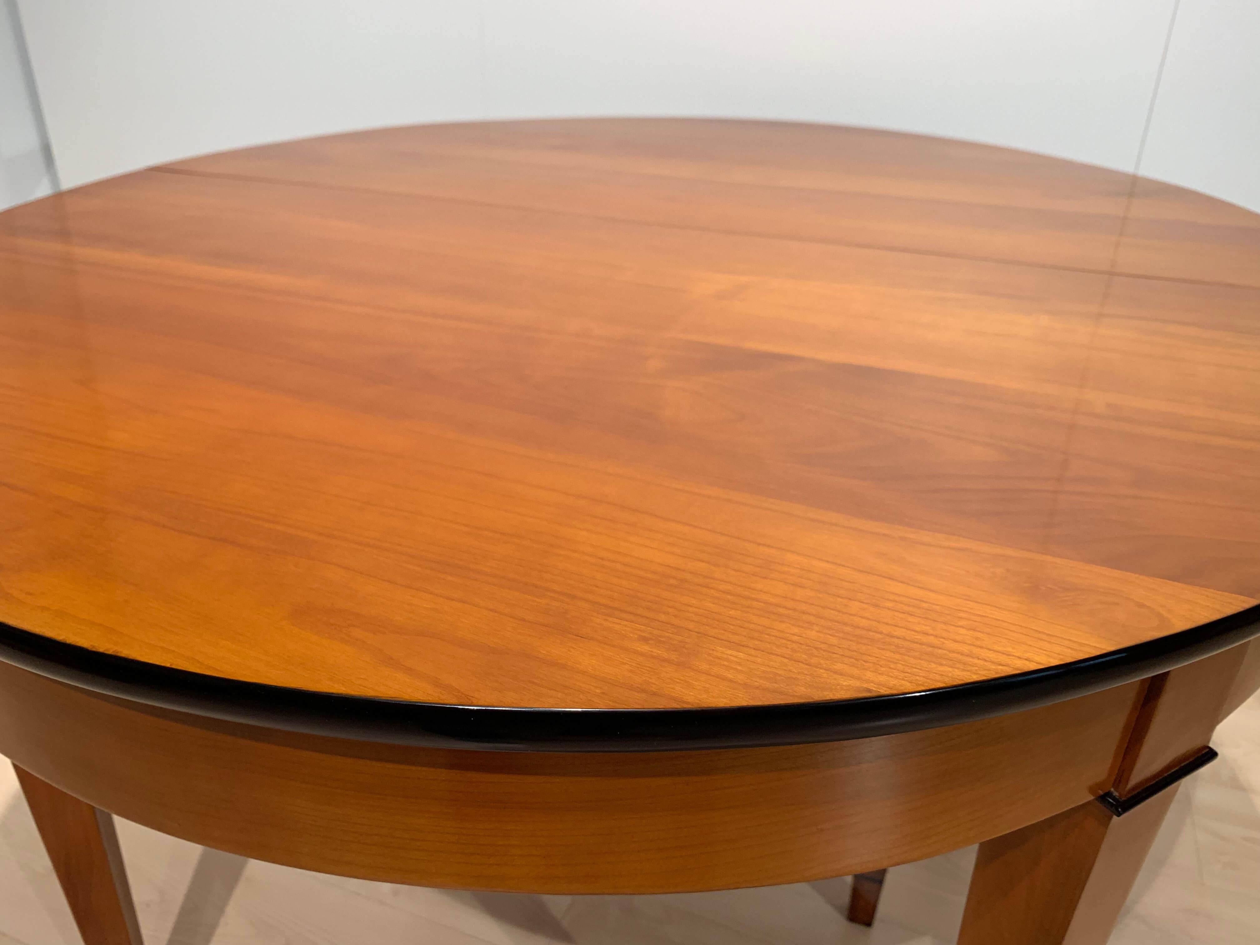 Round Expandable Dining Table, Cherry Wood, France, Paris circa 1880 10