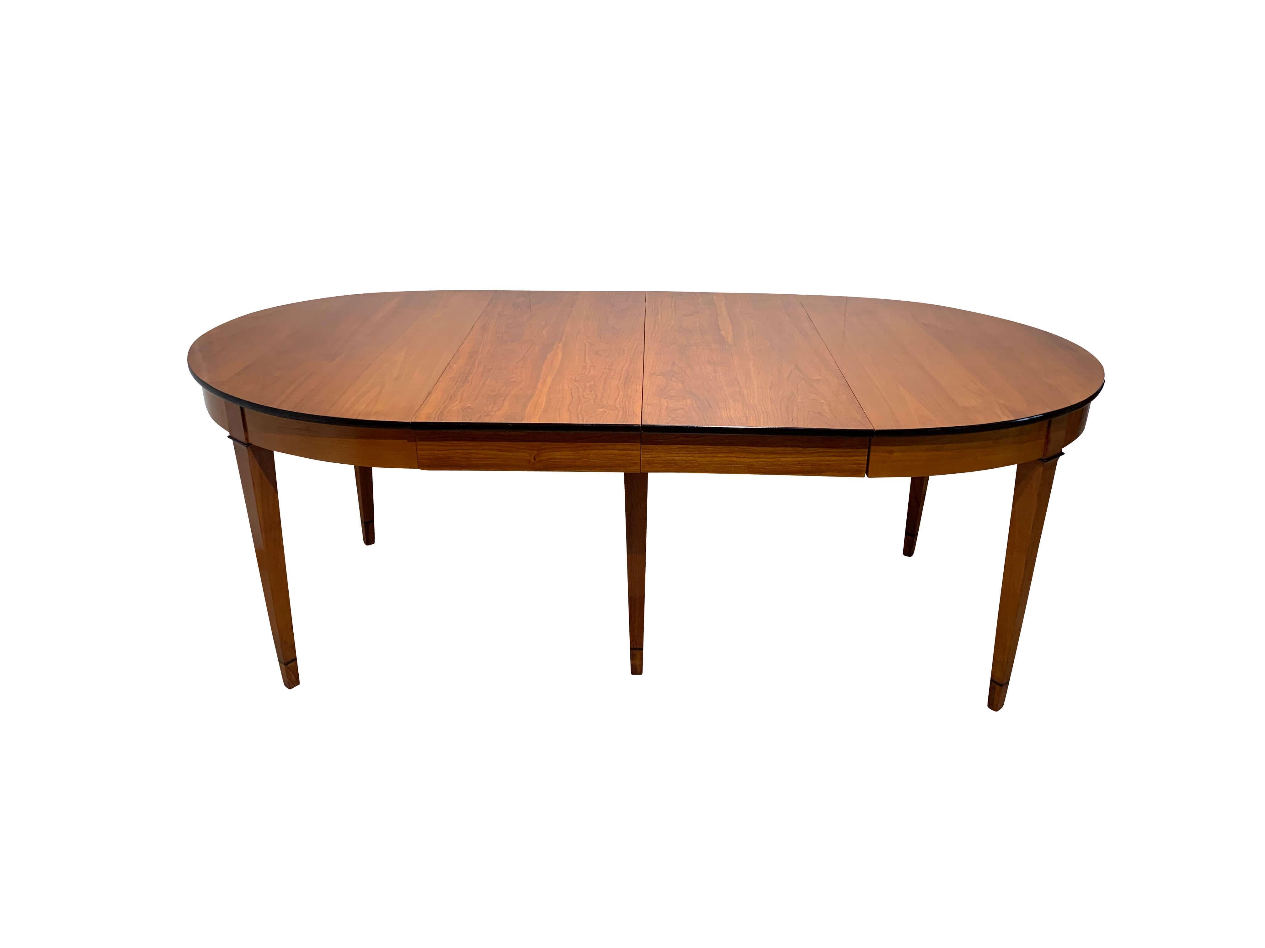 Round Expandable Dining Table, Cherry Wood, France, Paris circa 1880 In Good Condition In Regensburg, DE