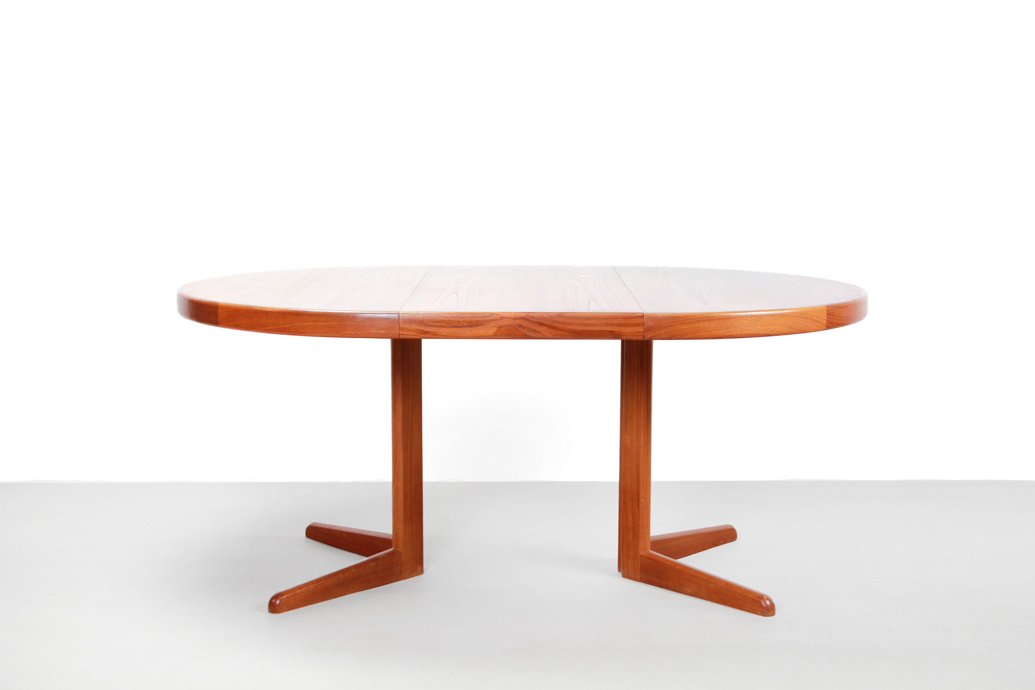 Mid-Century Modern Round Extendable Dining Room Table in Teak by Niels Moller for Gudme Mobelfabrik