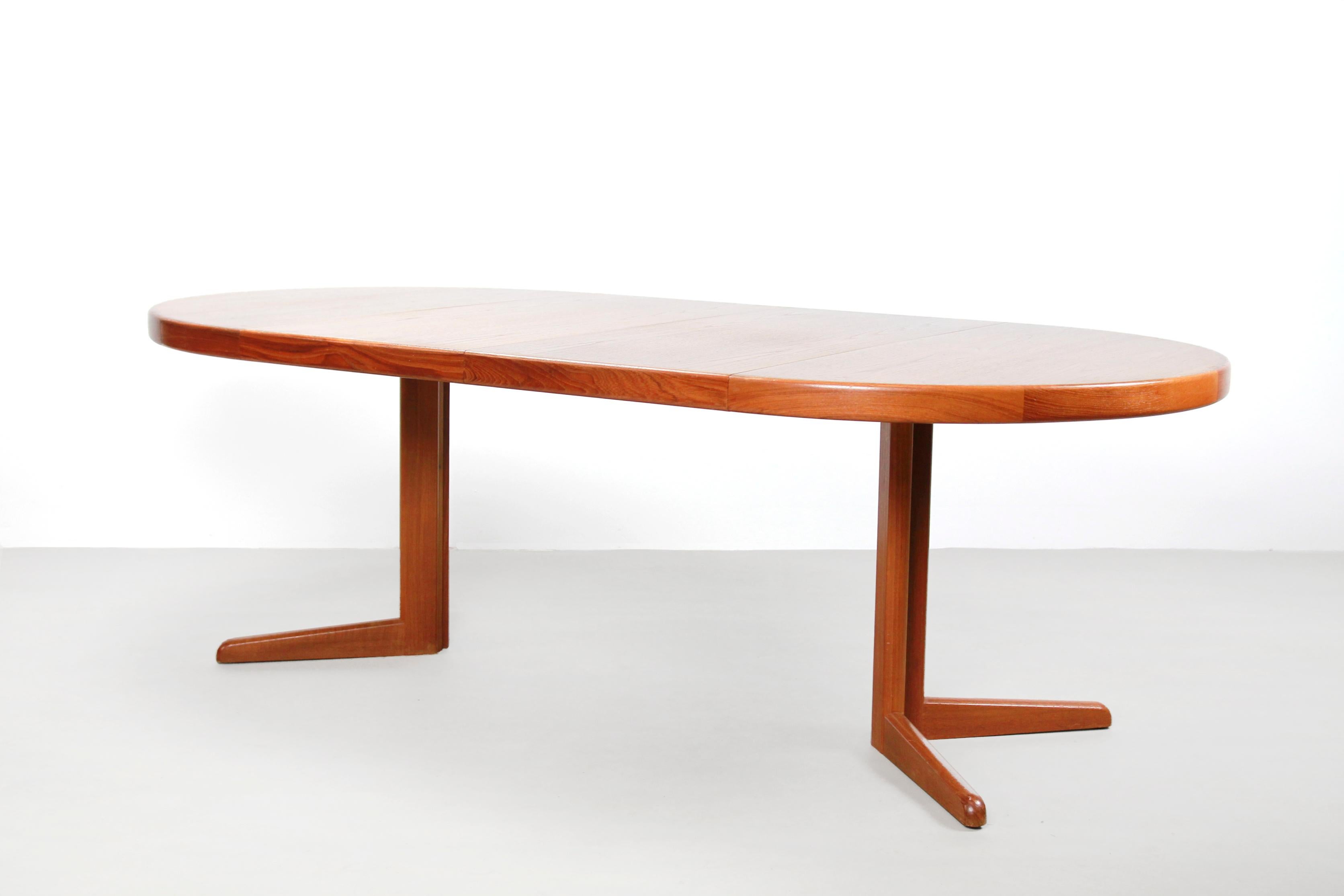 Danish Round Extendable Dining Room Table in Teak by Niels Moller for Gudme Mobelfabrik