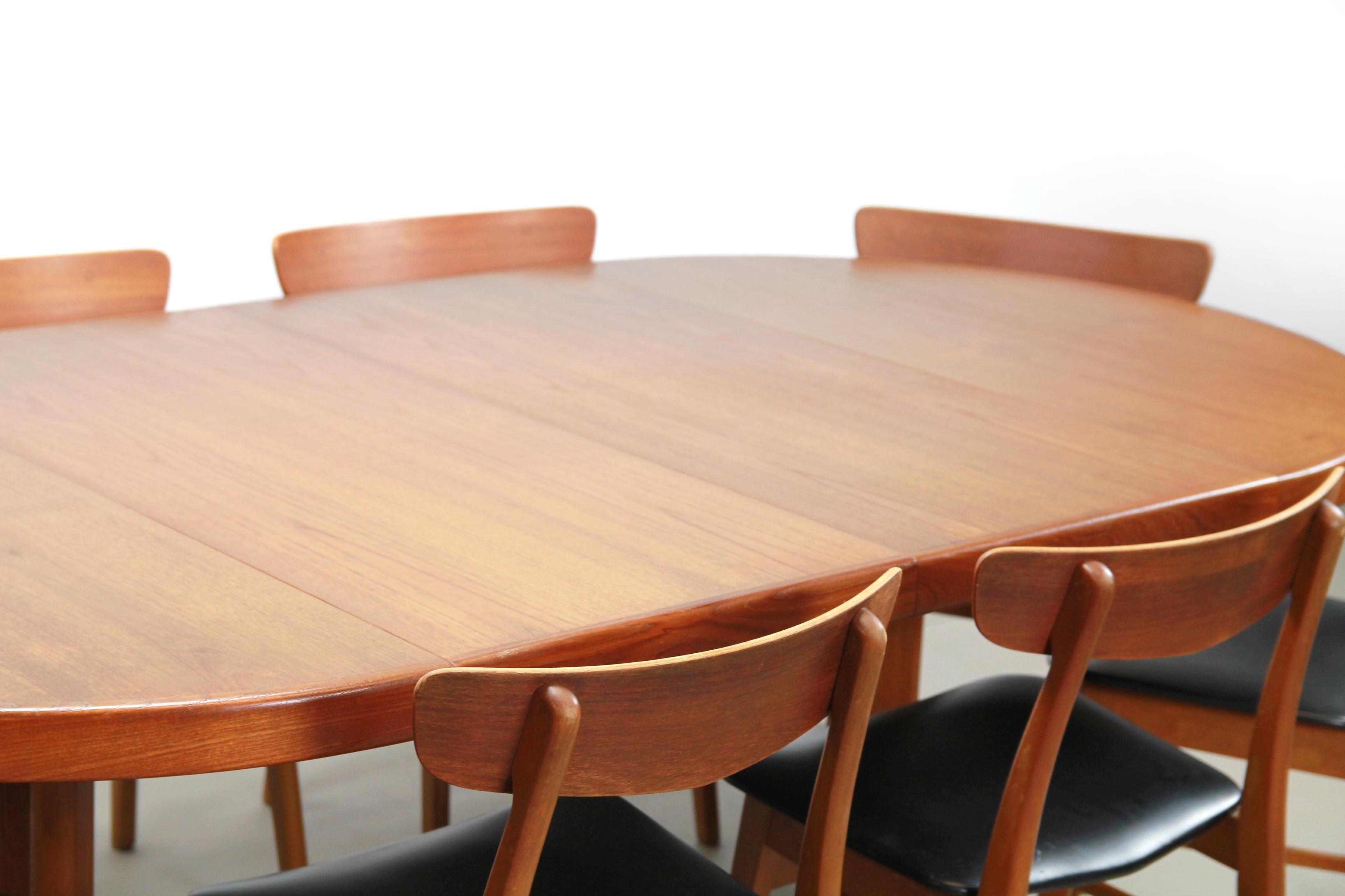 Mid-20th Century Round Extendable Dining Room Table in Teak by Niels Moller for Gudme Mobelfabrik
