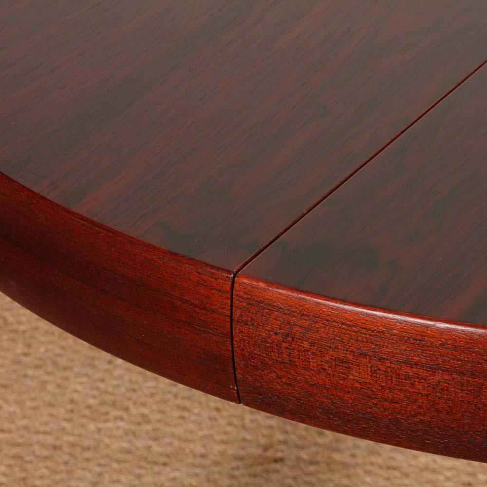 Danish Round extendable dining table in Rio rosewood, 1960s For Sale