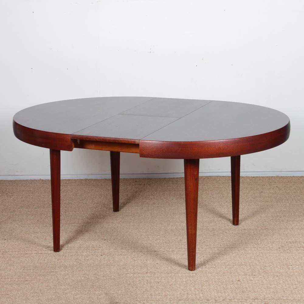 Mid-20th Century Round extendable dining table in Rio rosewood, 1960s For Sale