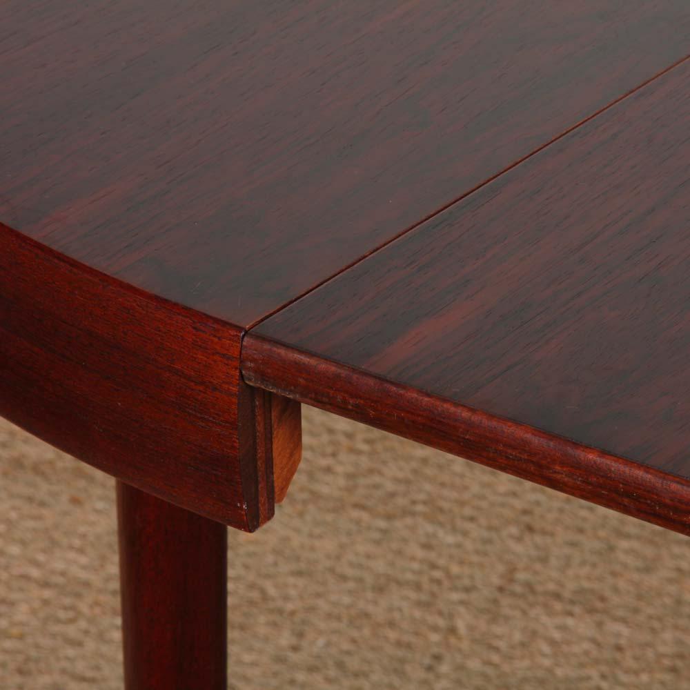 Rosewood Round extendable dining table in Rio rosewood, 1960s For Sale