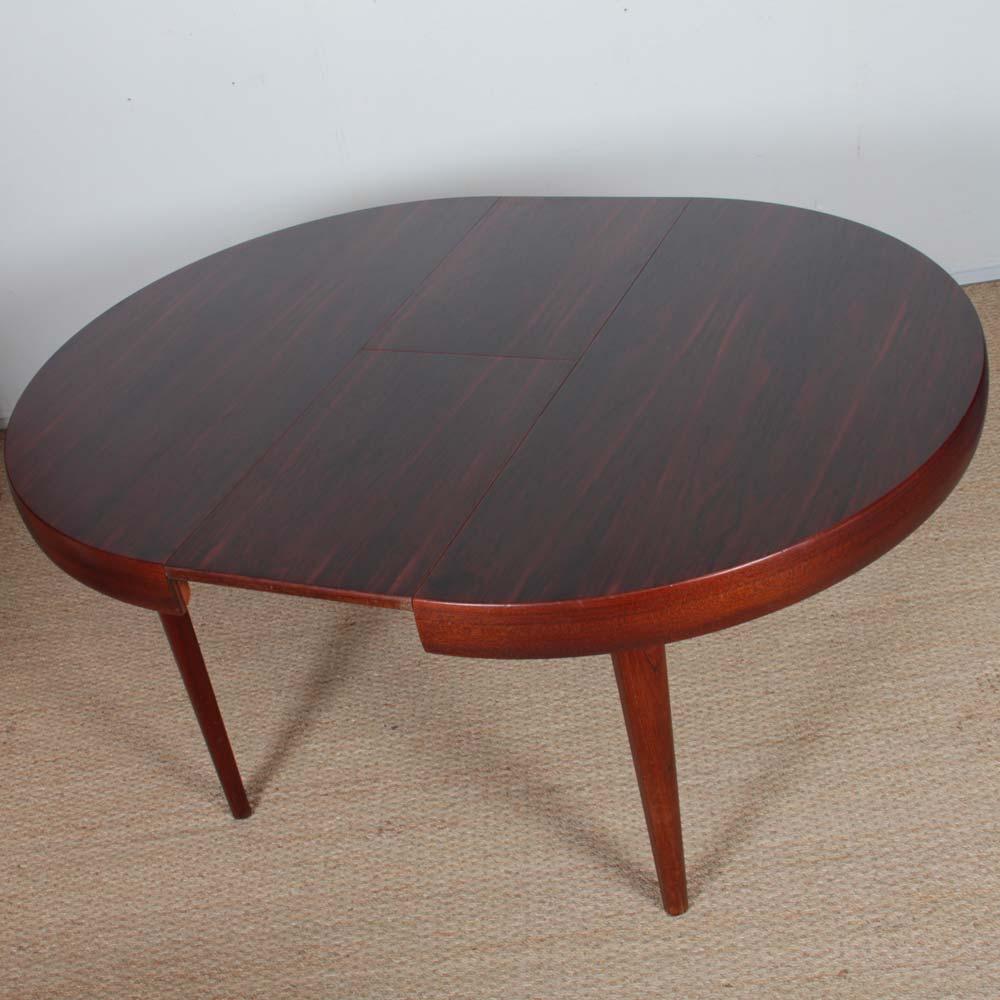 Round extendable dining table in Rio rosewood, 1960s For Sale 1