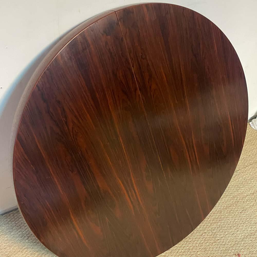 Table de salle à manger ronde à rallonge en palissandre de Rio, années 1960 en vente 3