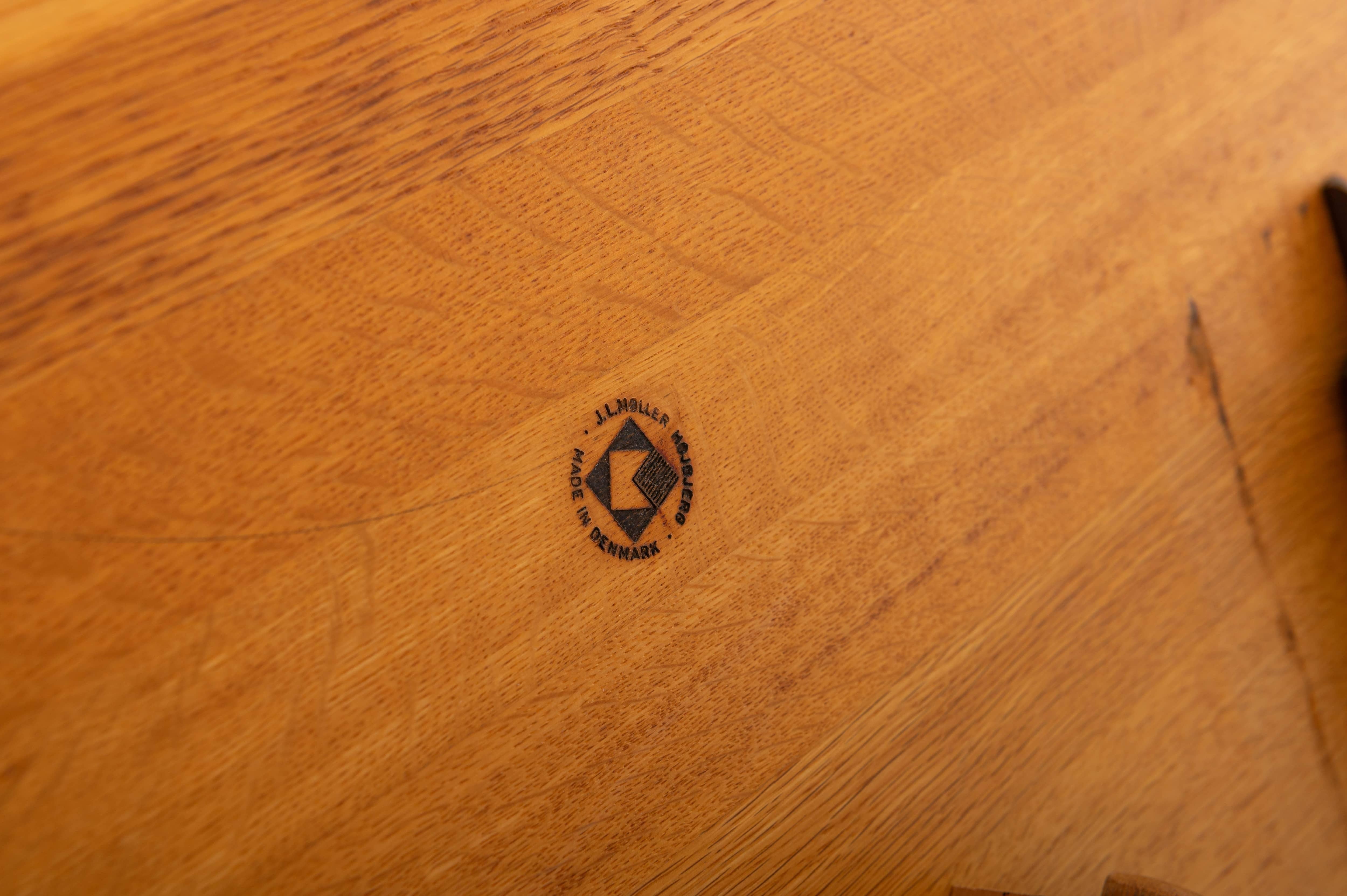 Round Extendable Dining Table in Solid Oak by Niels O. Møller, 1960s For Sale 1