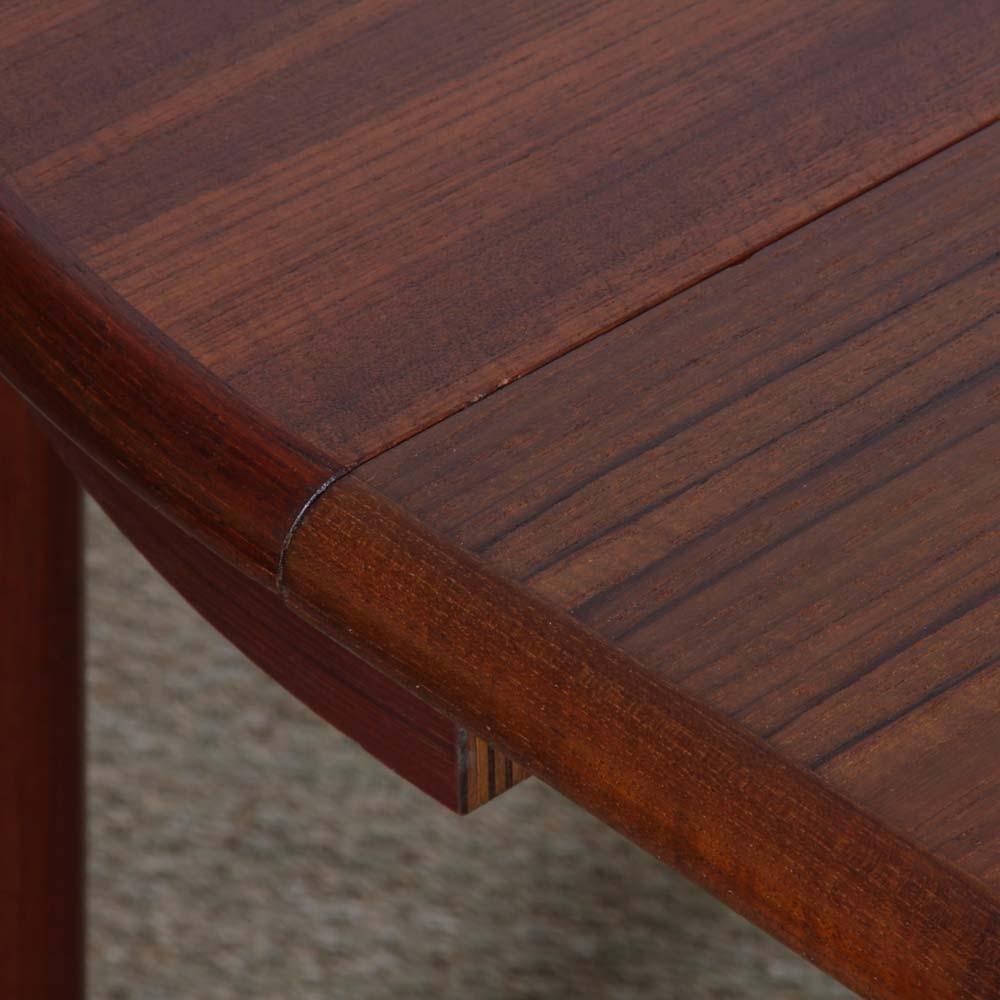Round extendable dining table in teak, 1960s For Sale 3