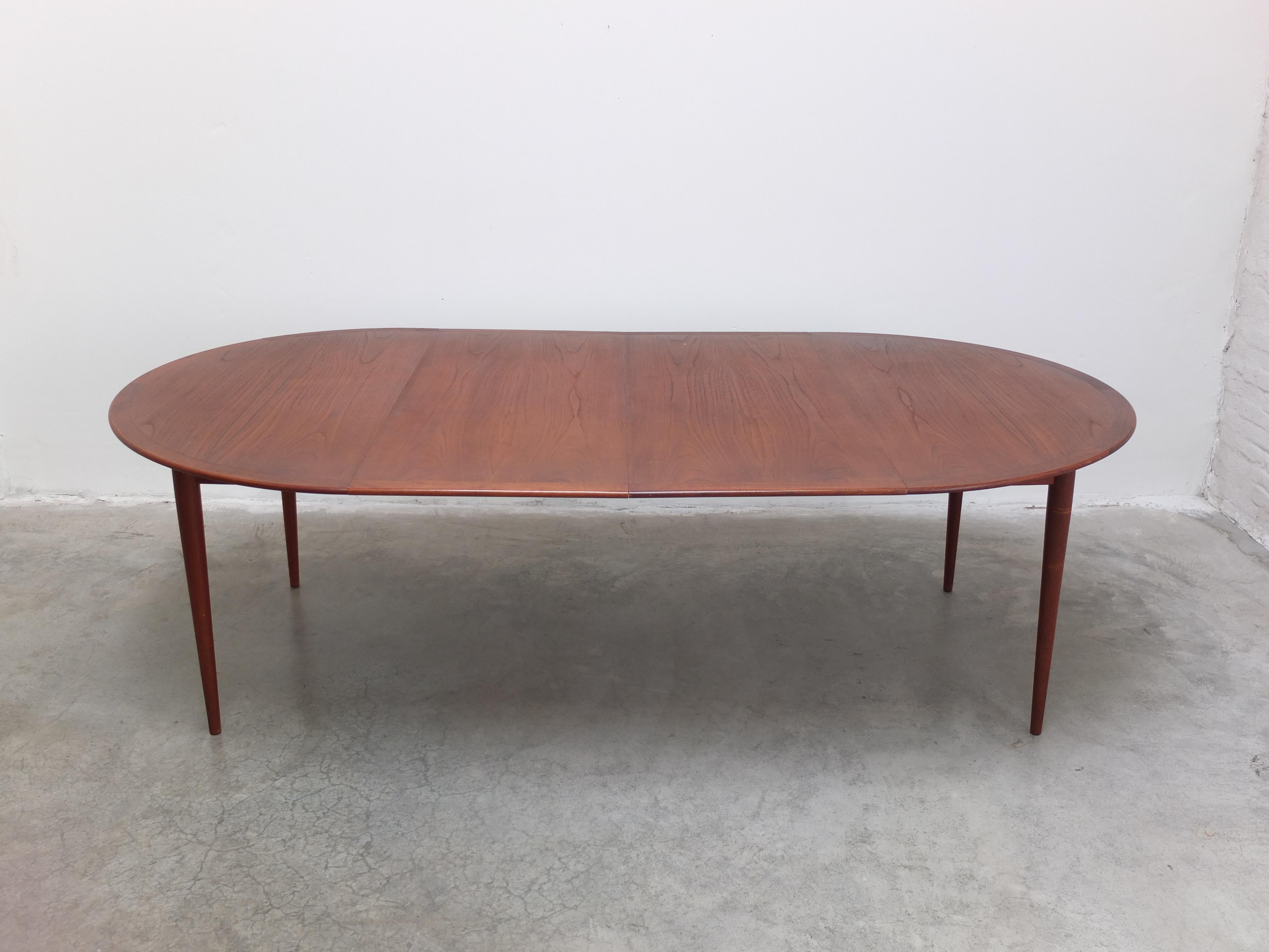 Round Extendable Dining Table in Teak by Grete Jalk for Poul Jeppesen, 1960s 10