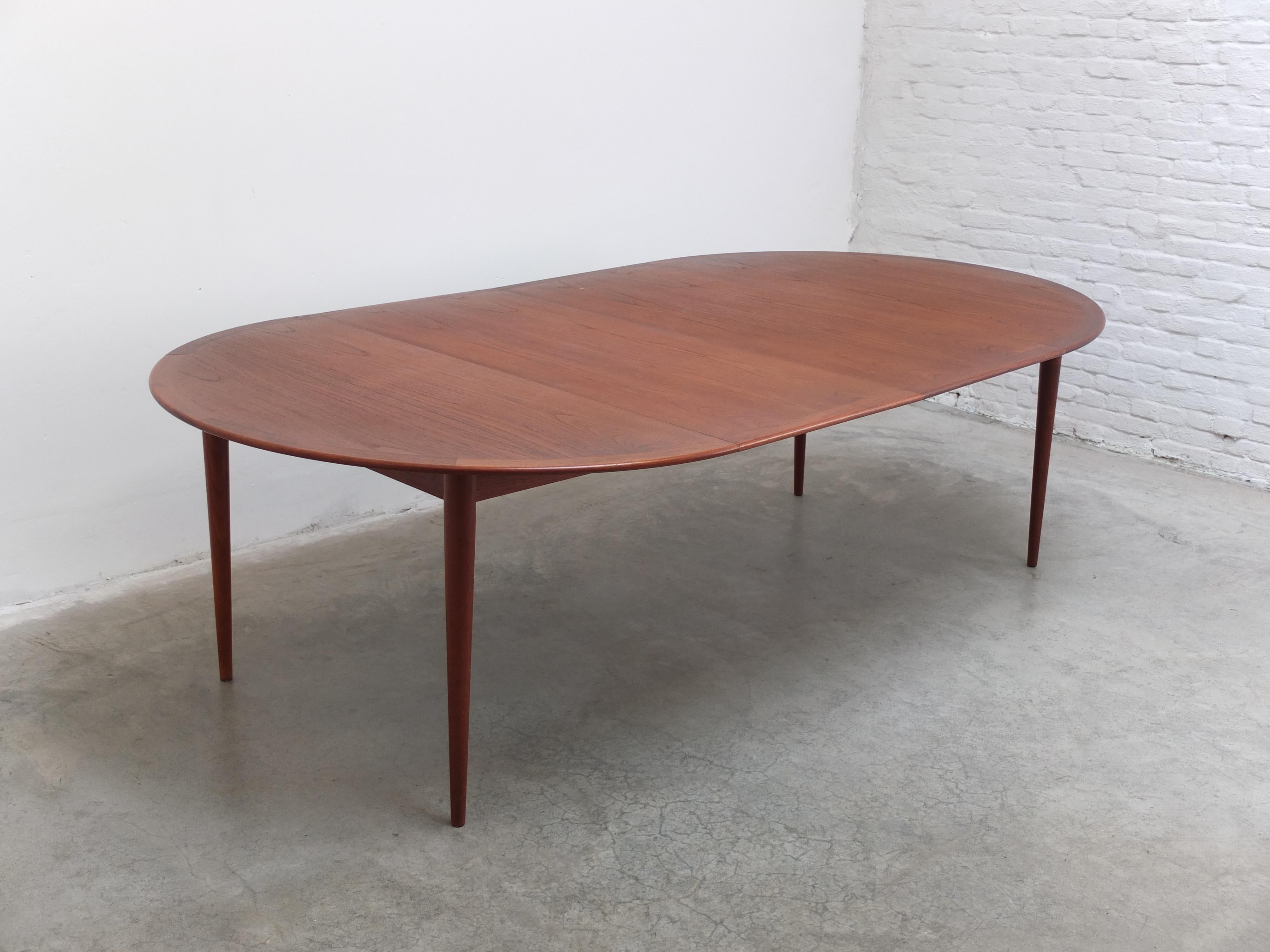 Round Extendable Dining Table in Teak by Grete Jalk for Poul Jeppesen, 1960s 11