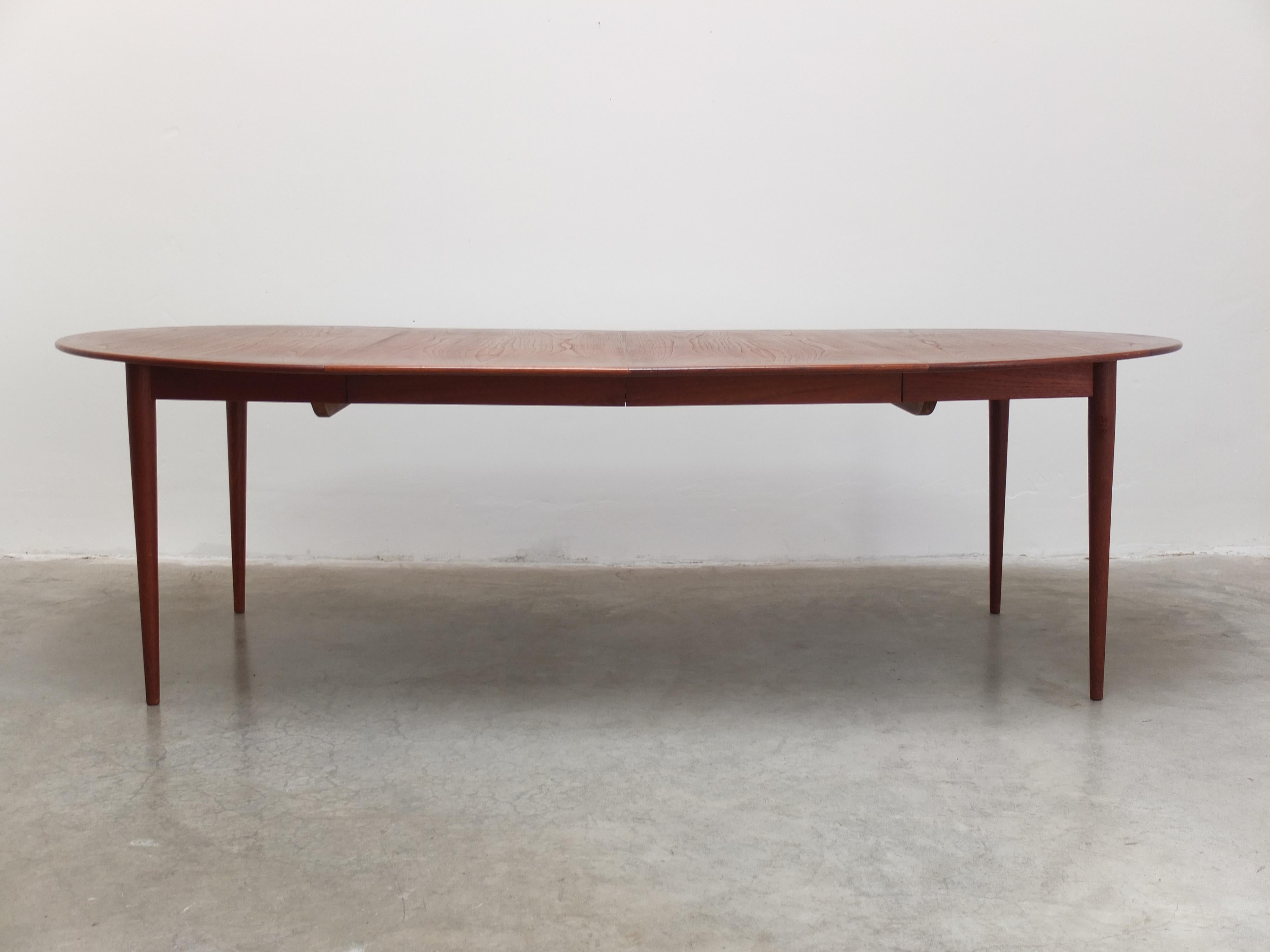 Round Extendable Dining Table in Teak by Grete Jalk for Poul Jeppesen, 1960s 12