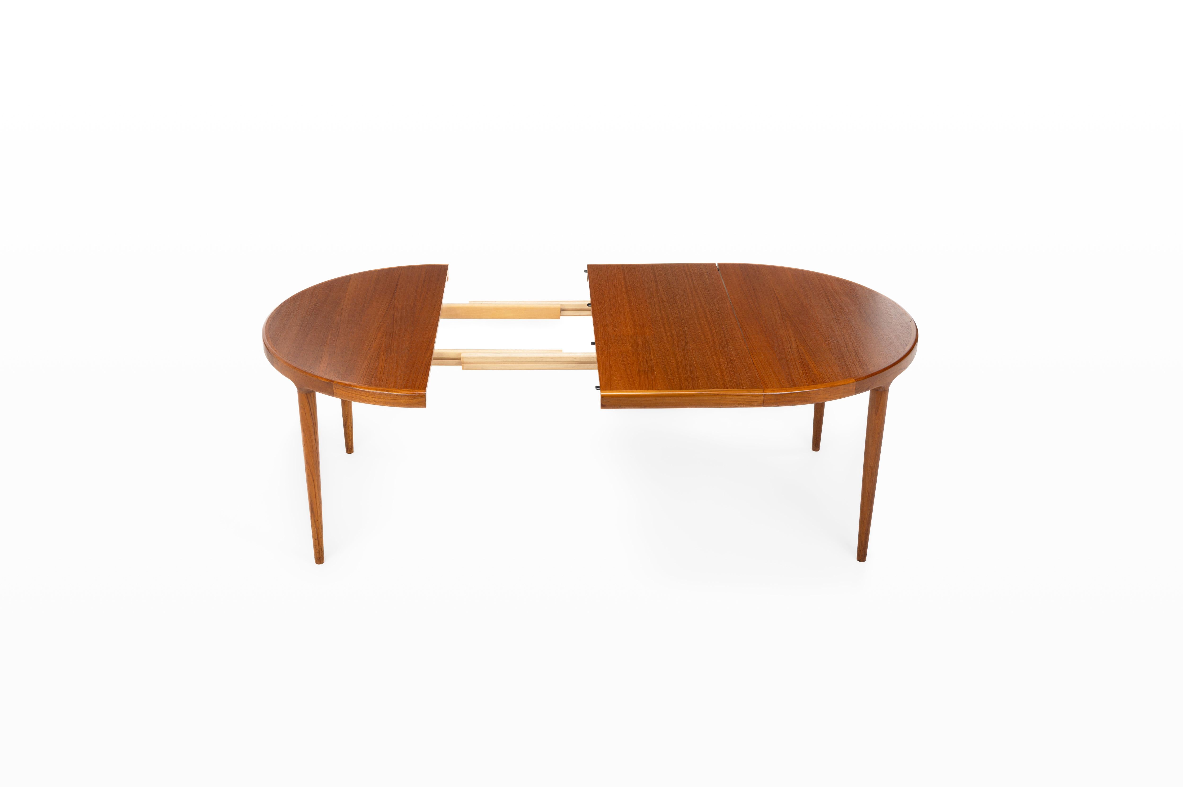Scandinave moderne Table de salle à manger ronde à rallonge en teck par Harry Østergaard pour Randers Furniture 