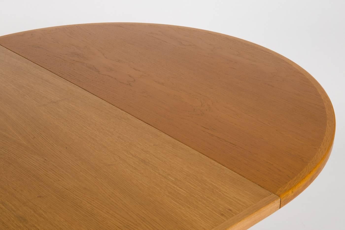 Scandinavian Modern Round Extendable Pedestal Oak Dining Table by N.O. Moller for Gudme Møbelfabrik