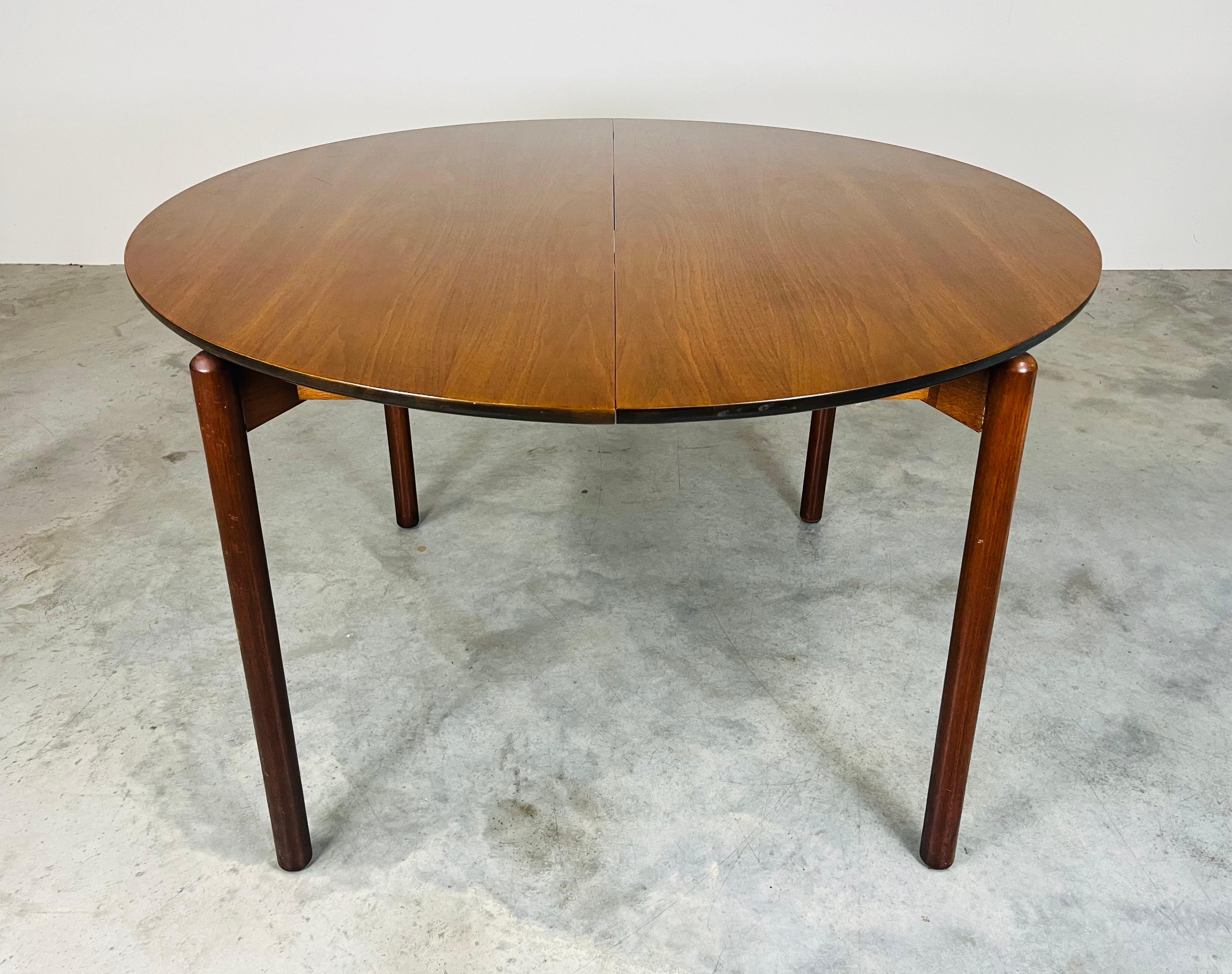 American Round Extendable Walnut Dining Table By Greta Grossman For Glenn Of California