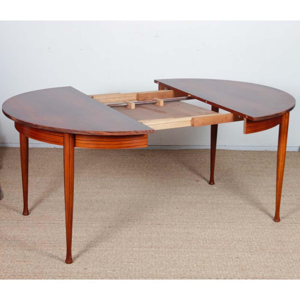 Milieu du XXe siècle Table de salle à manger ronde en bois extensible, 1960 en vente