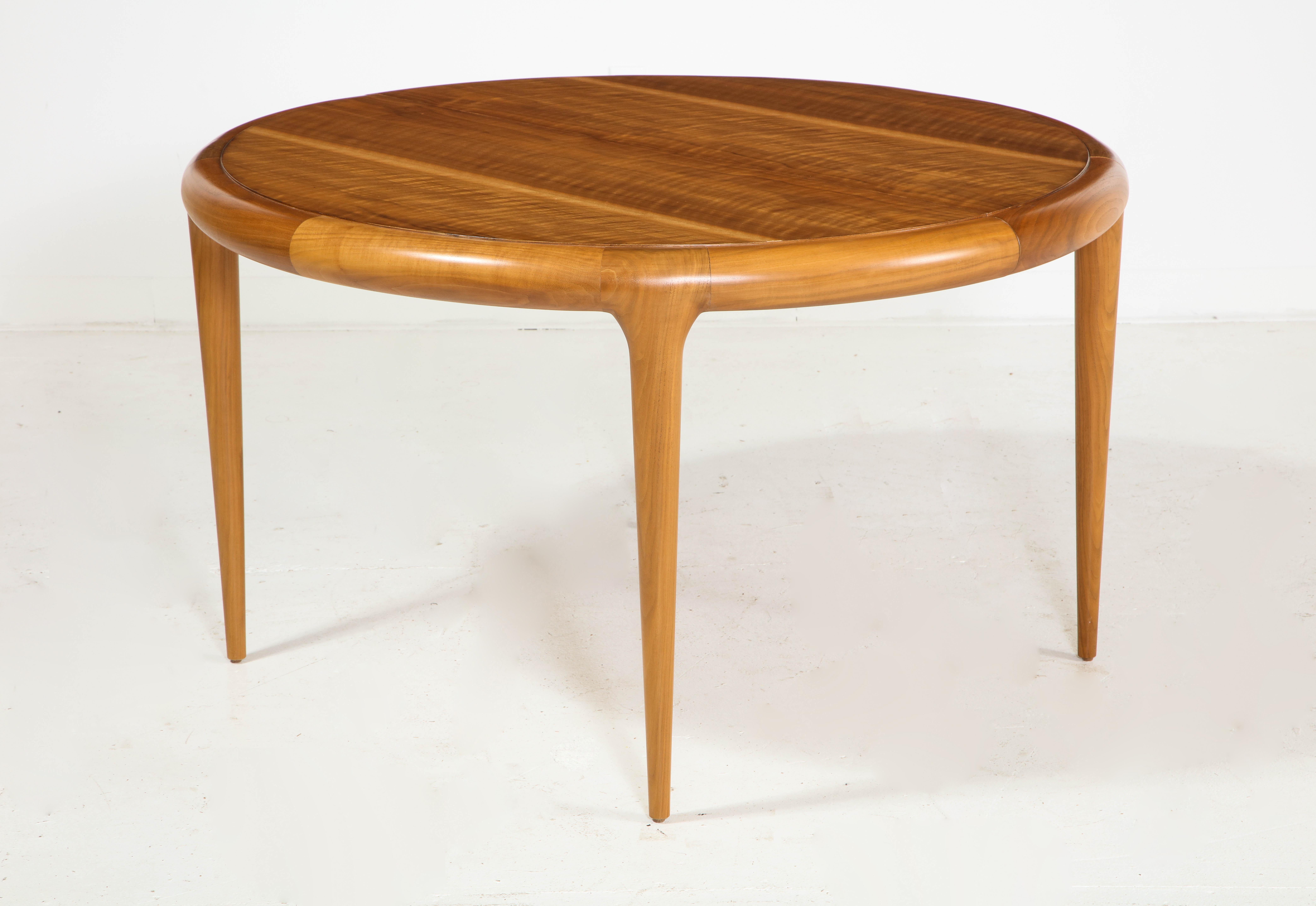 Round Extension Dining Table in Wood Offered by Vladimir Kagan Design Group In Good Condition In Clifton, NJ