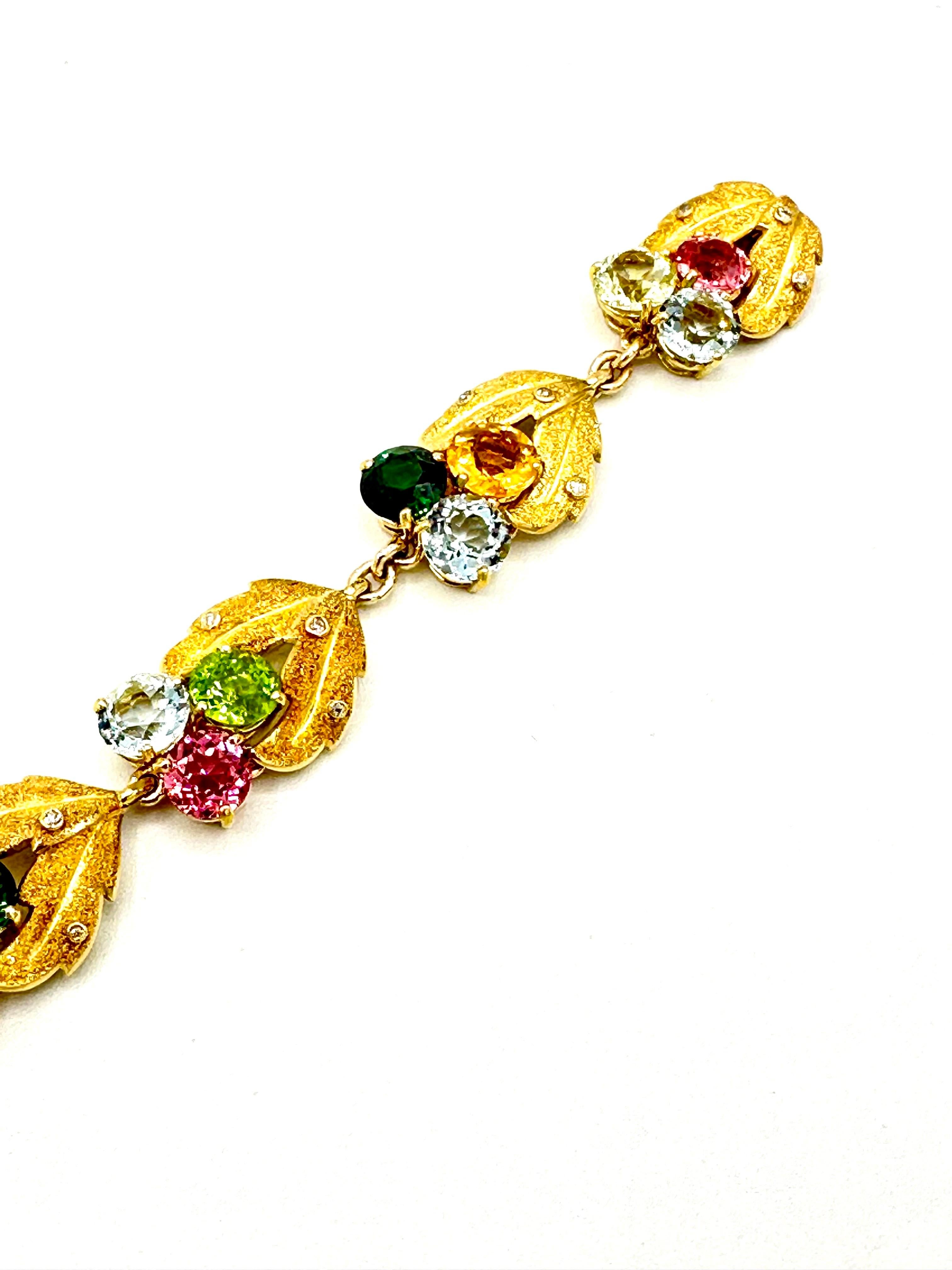 Rétro Bracelet pliage rond à facettes multi-gemmes en or jaune 18 carats en vente
