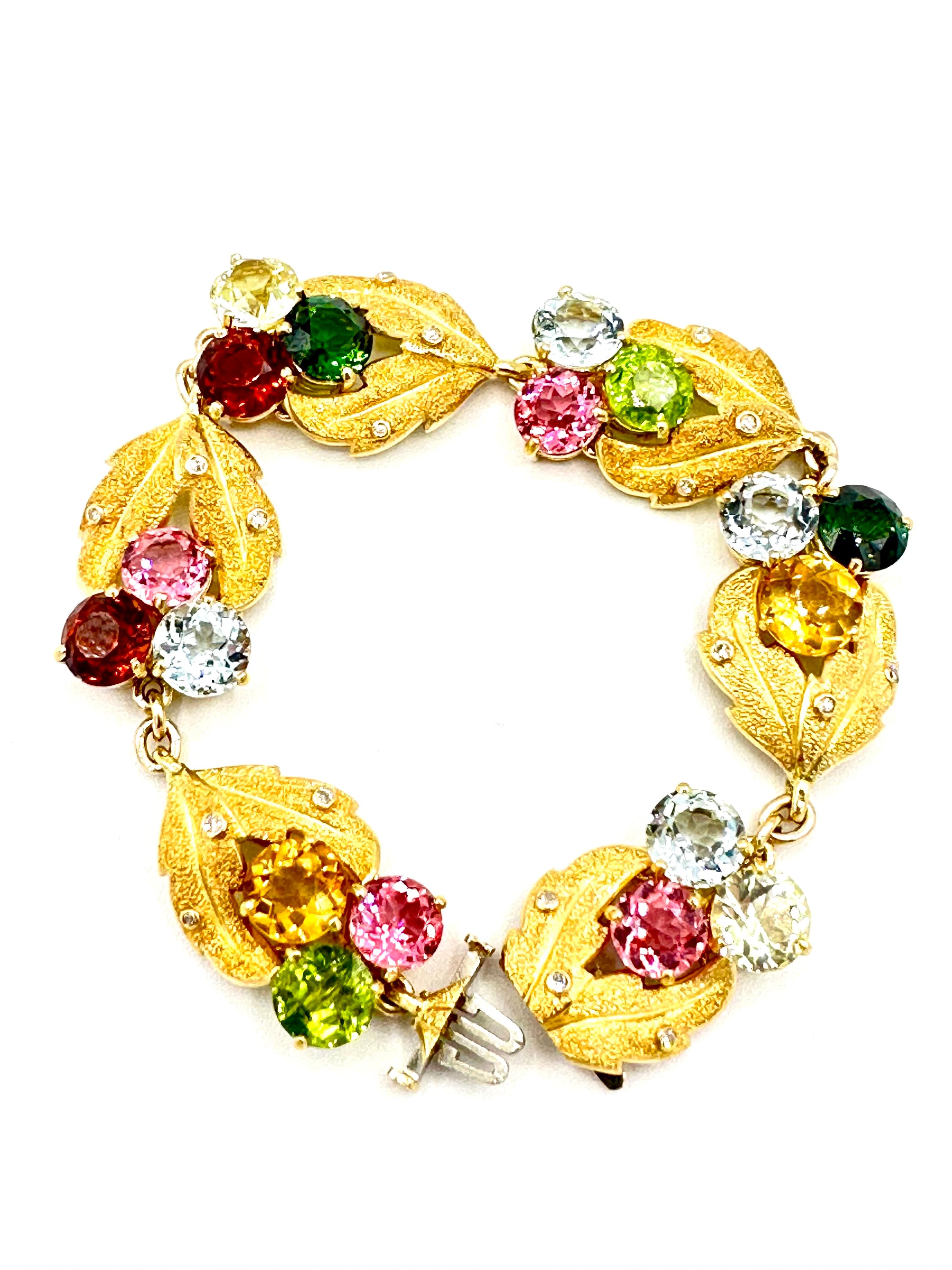 Bracelet pliage rond à facettes multi-gemmes en or jaune 18 carats Pour femmes en vente