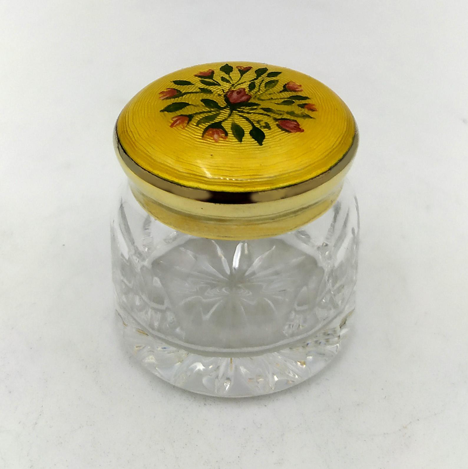 Round favor Box lid in Sterling Silver Light yellow floral miniature Salimbeni.
Wedding favor or small container in cut crystal and lid in 925/1000 sterling silver gold plated with translucent fired enamel on guillochè and hand-painted floral
