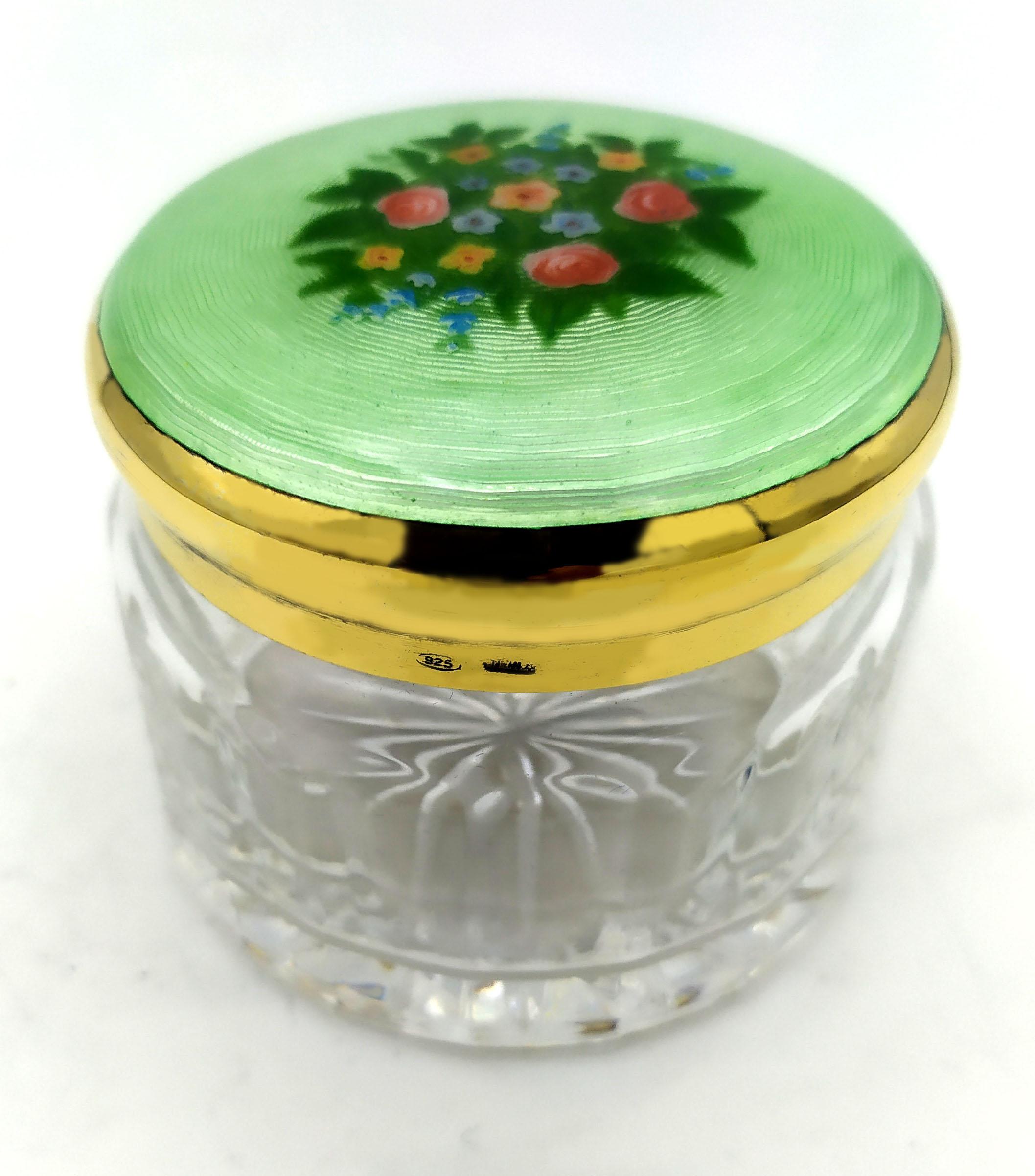 Hand-Carved Round Favor Box with Lid in 925/1000 Sterling Silver Green Enamel Art Nouveau St For Sale
