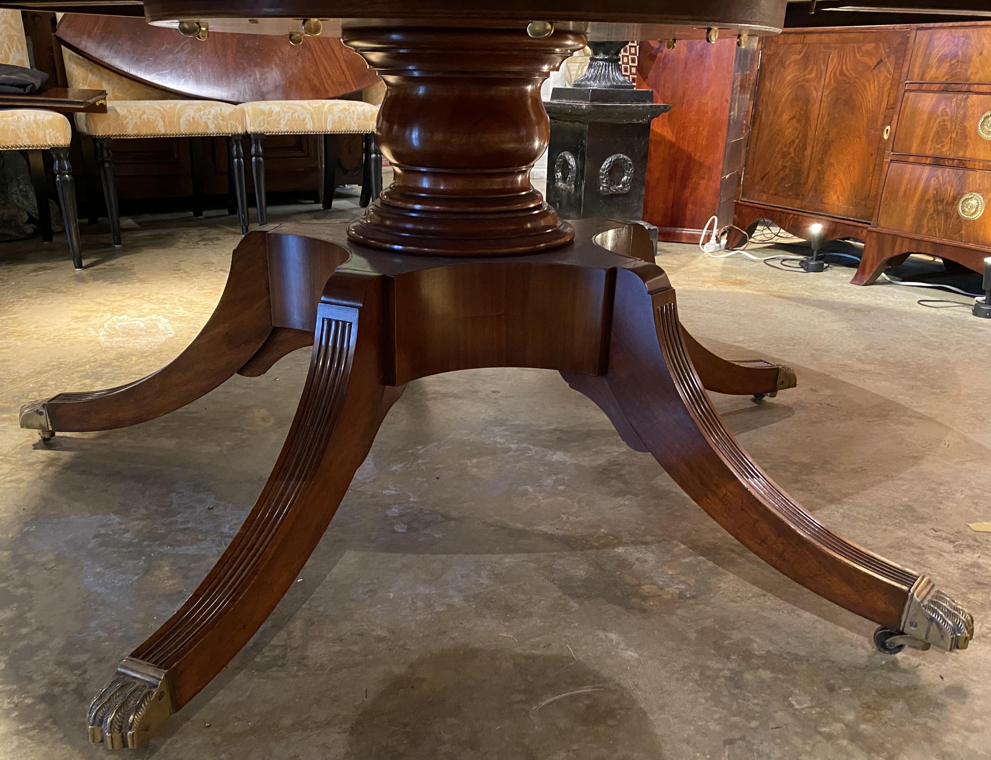 Round Figured Mahogany Jupe Style Dining Table with Five Leaves and Star Inlay For Sale 5