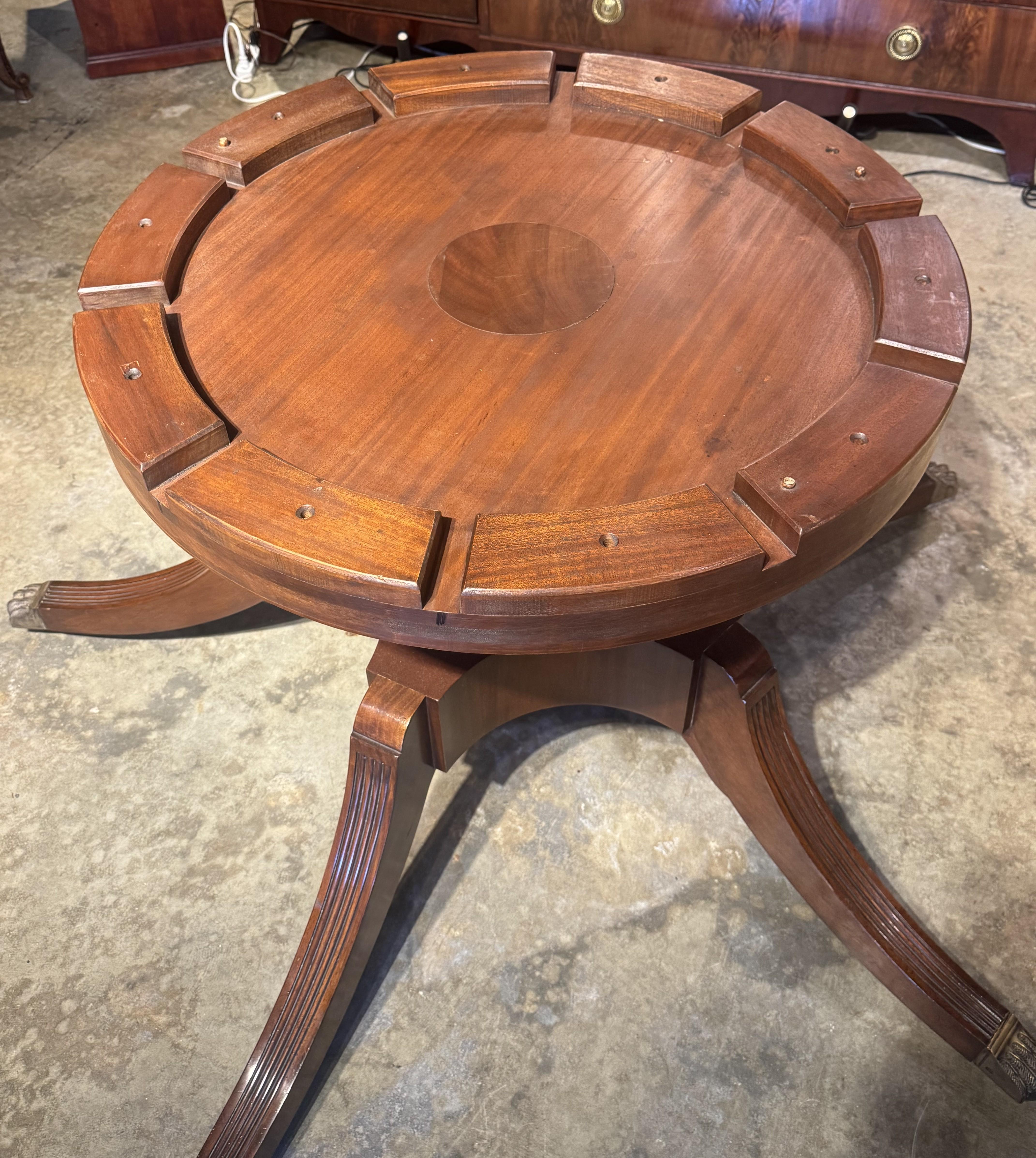 Round Figured Mahogany Jupe Style Dining Table with Five Leaves and Star Inlay For Sale 9