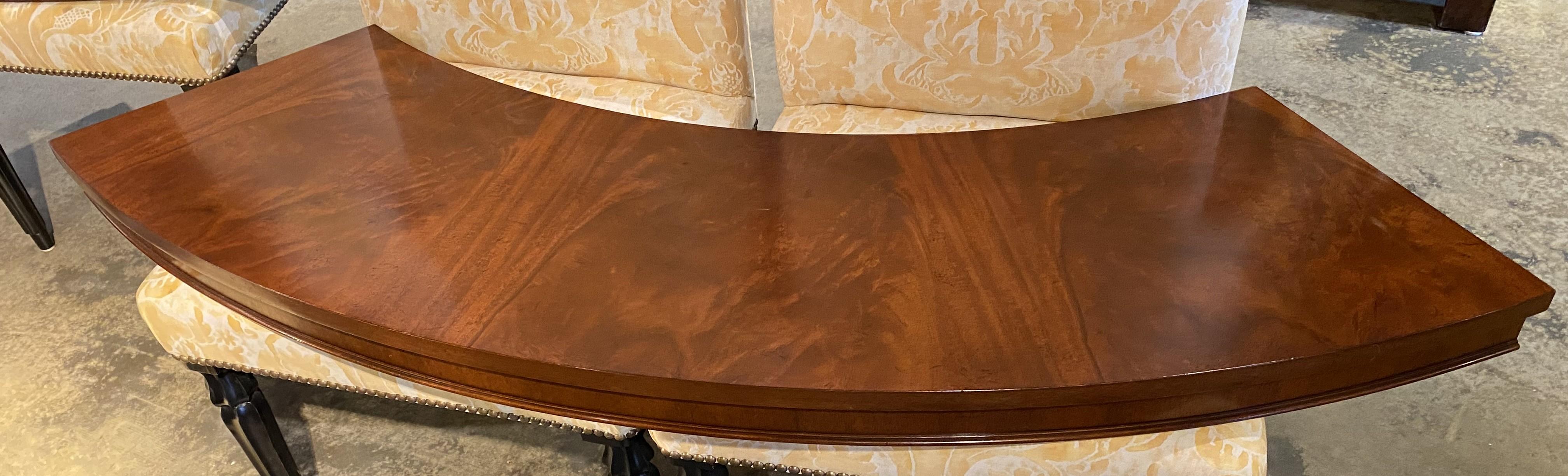 Round Figured Mahogany Jupe Style Dining Table with Five Leaves and Star Inlay For Sale 1