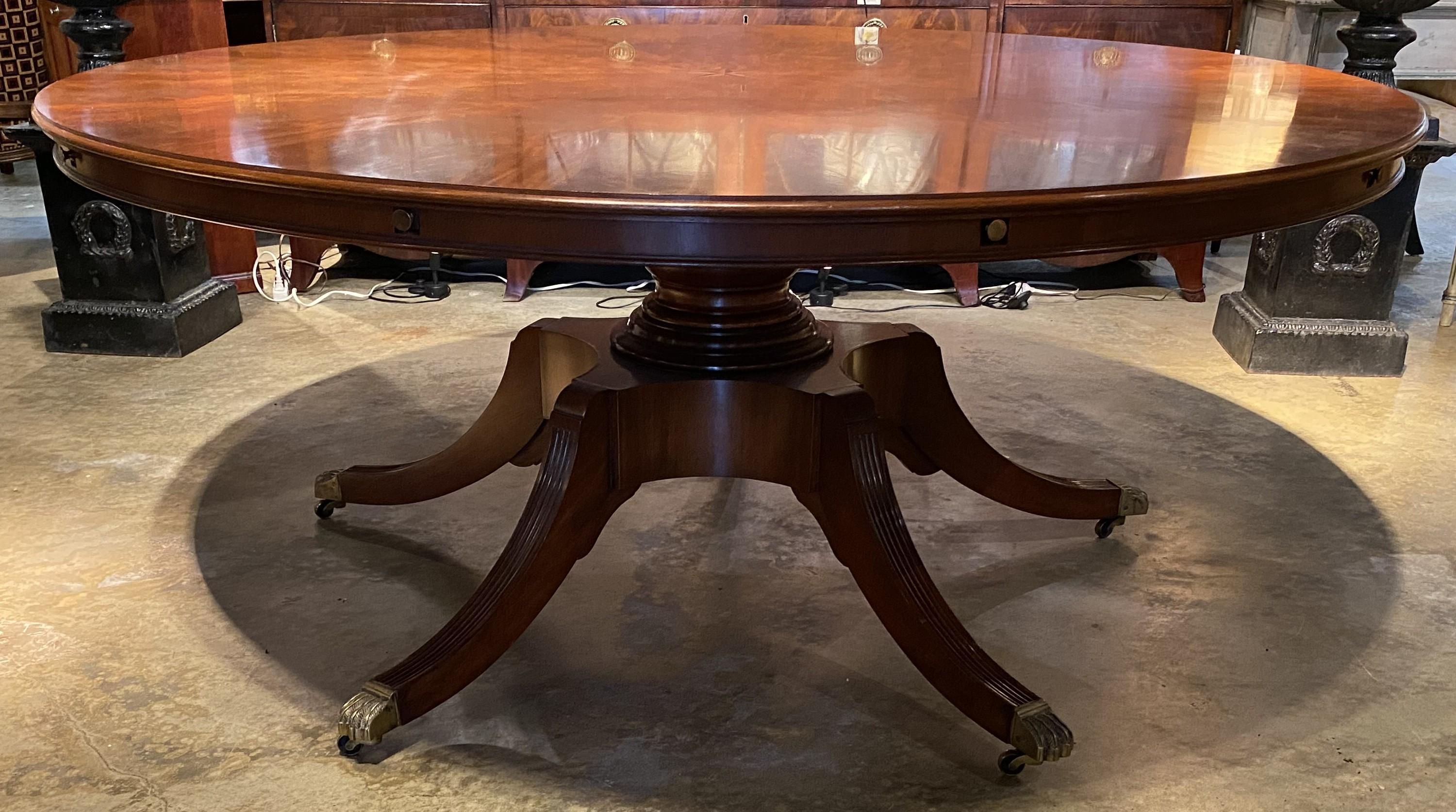 Round Figured Mahogany Jupe Style Dining Table with Five Leaves and Star Inlay For Sale 3
