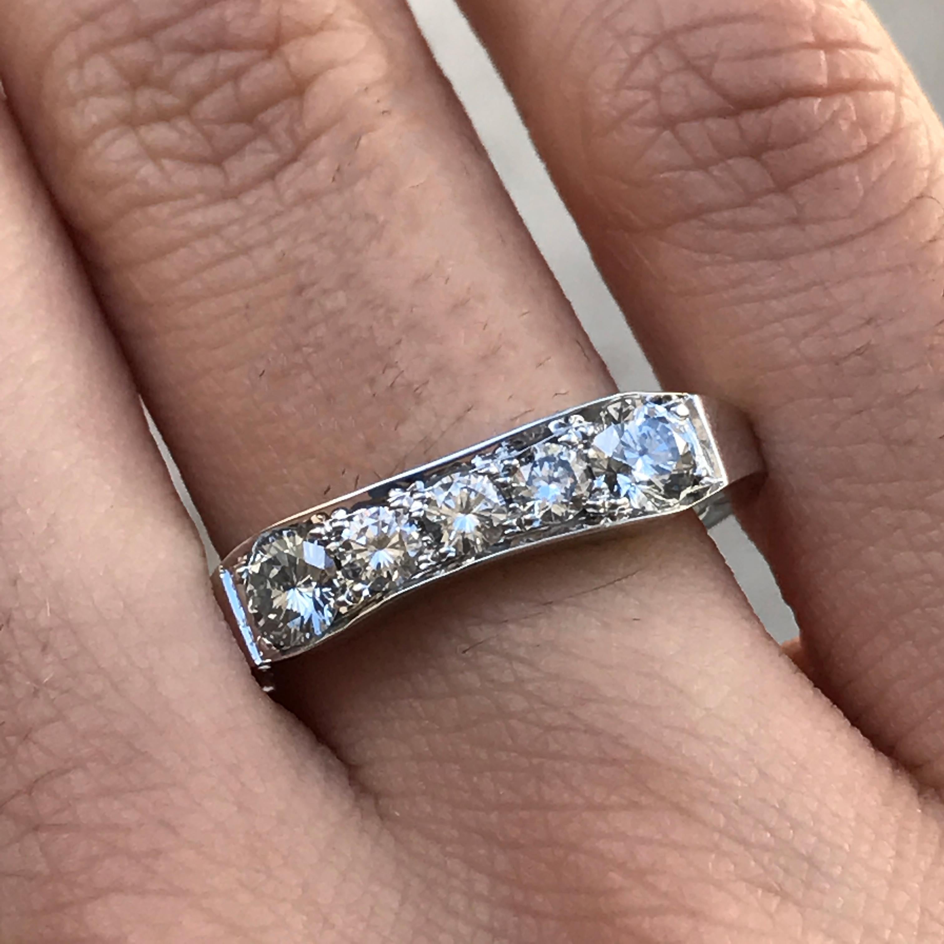 Runde fünf Diamanten Band 0,54 Karat TW, 14 Karat W, Ben-Dannie (Moderne) im Angebot